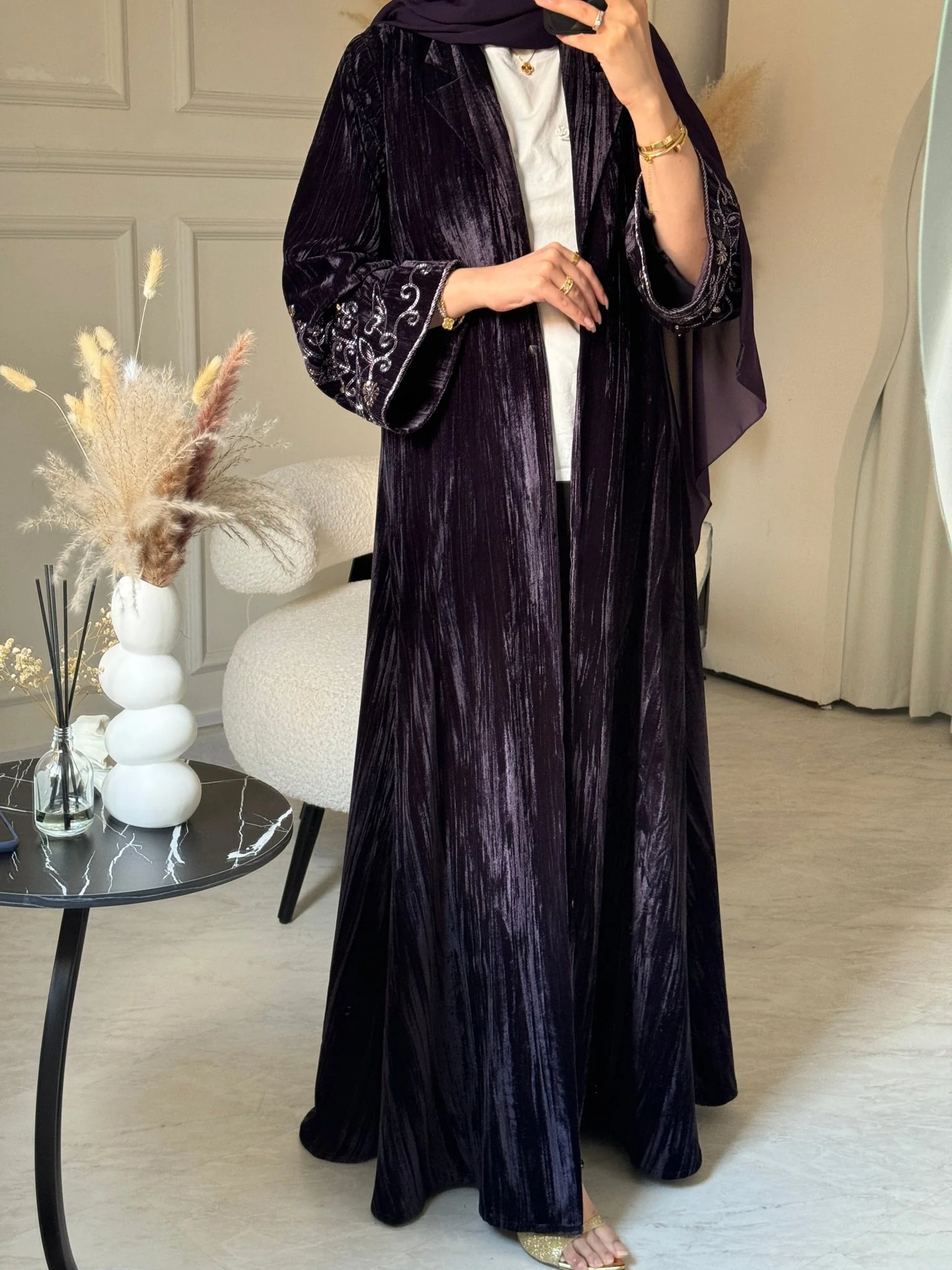 C 0846 Purple Velvet Abaya - Image 4