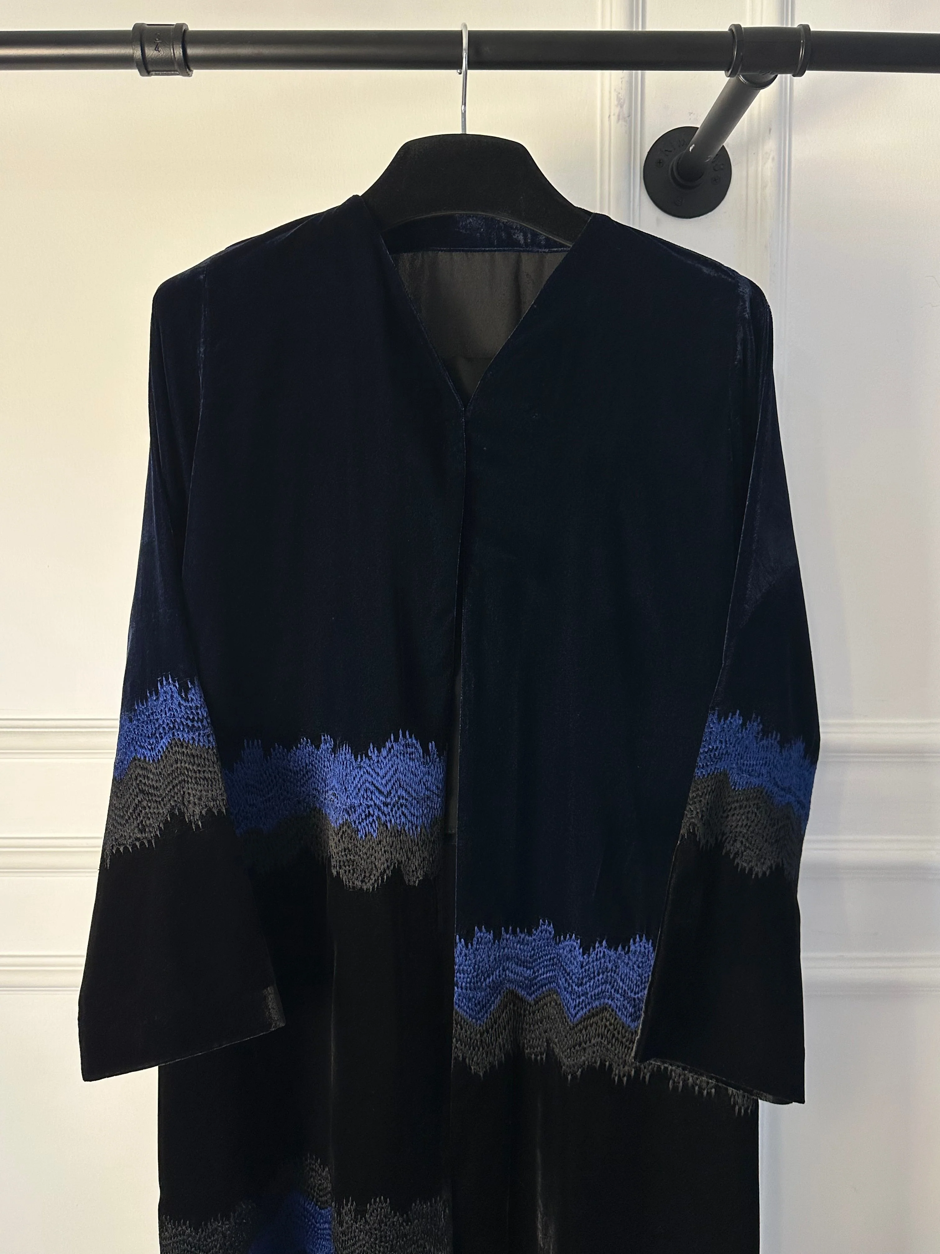 C 1755 Black Blue Velvet Abaya - Image 4