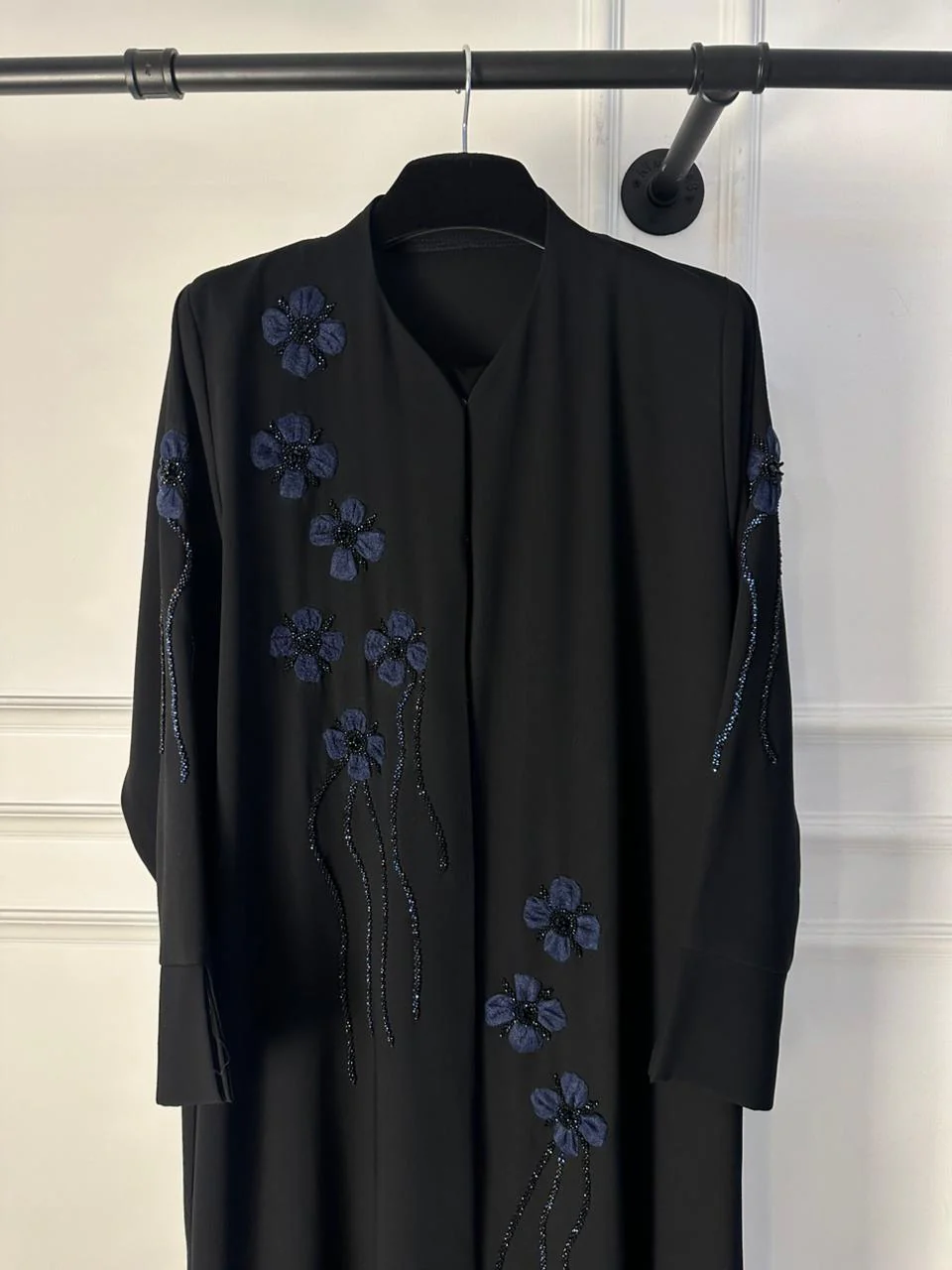 C 1984 Black Floral Beaded Abaya - Image 3