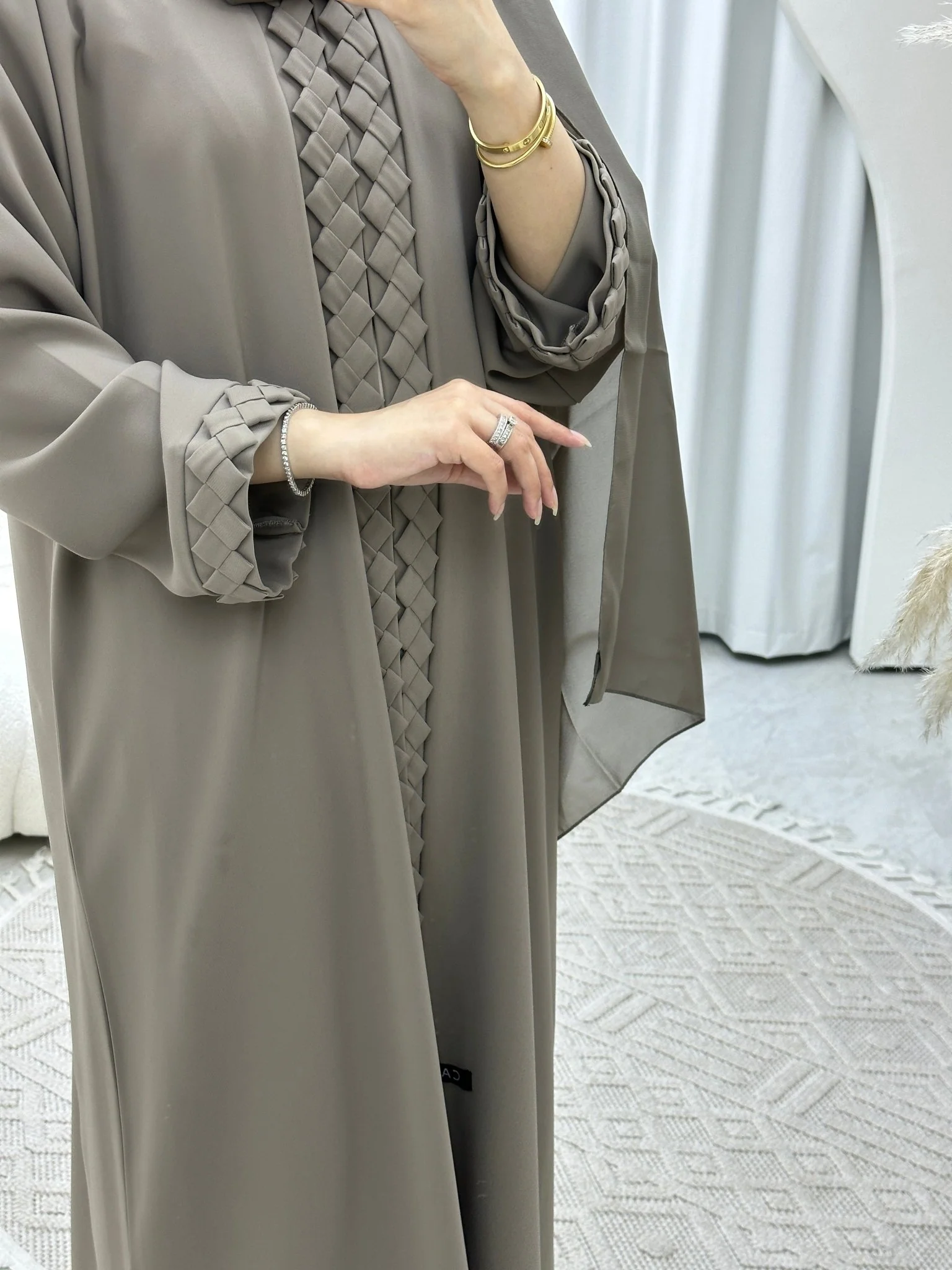 C 3D RTW Checks Beige Abaya - Image 3