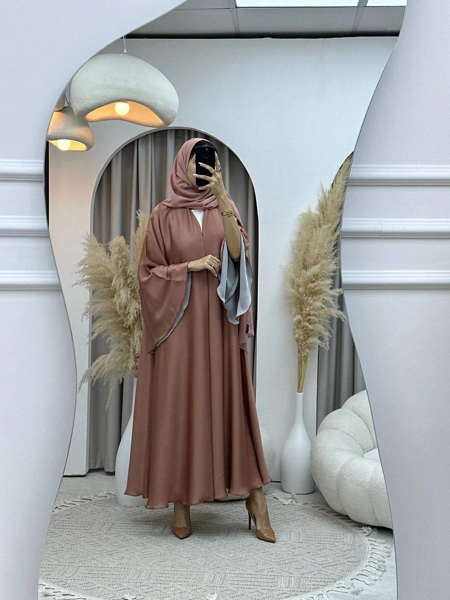 C Baby Pink Kloosh Duotone Abaya - Image 4