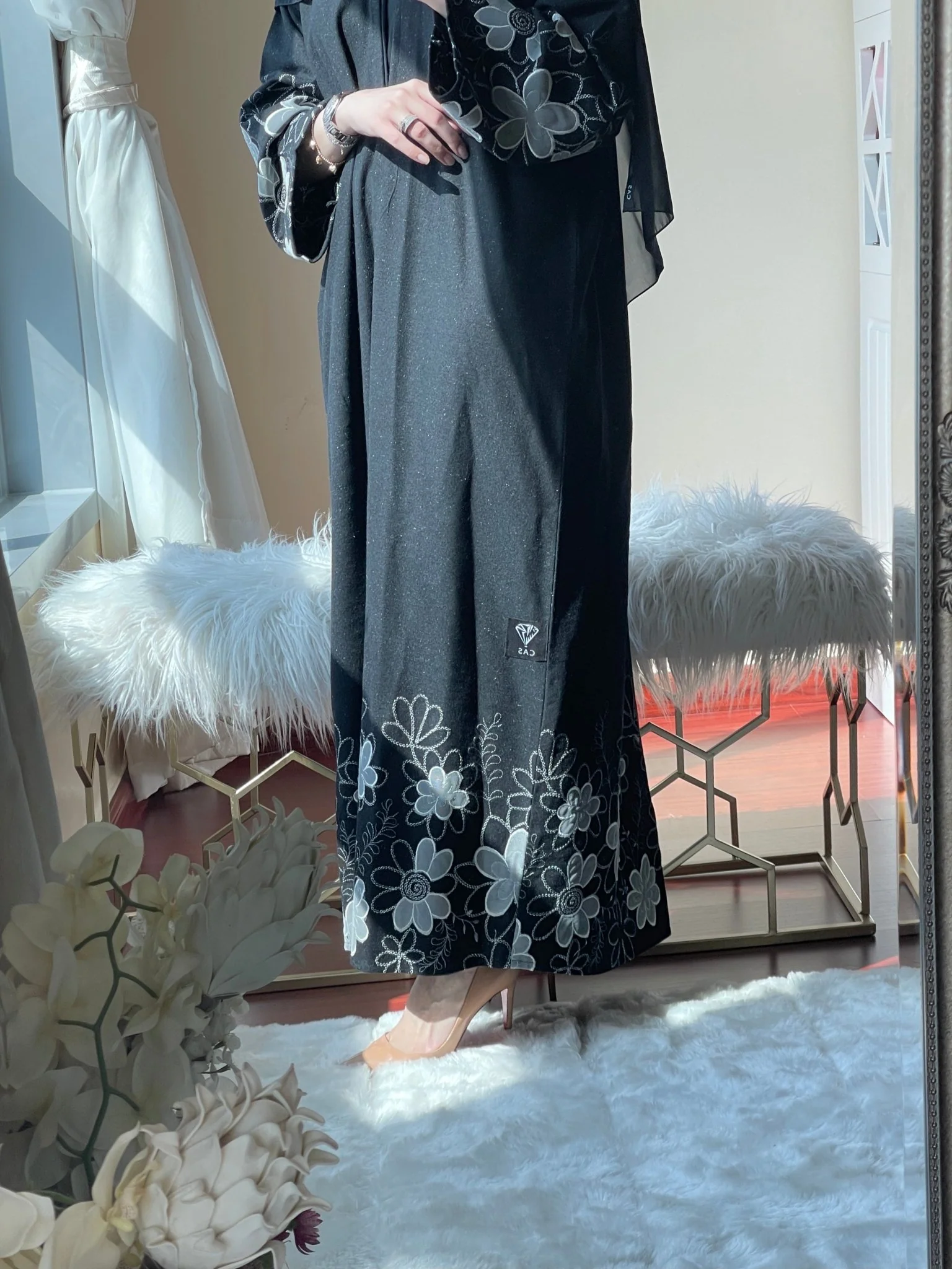 C-BlackFloral-Wool-Abaya - Image 4