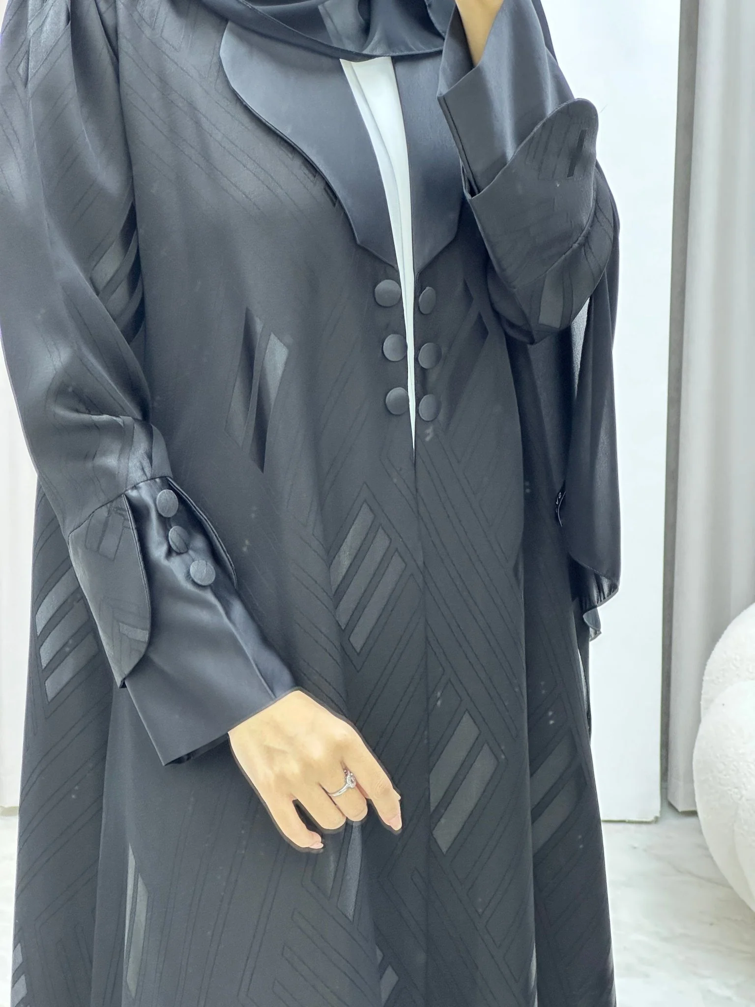 C Coat Jacquard Lined Abaya - Image 2