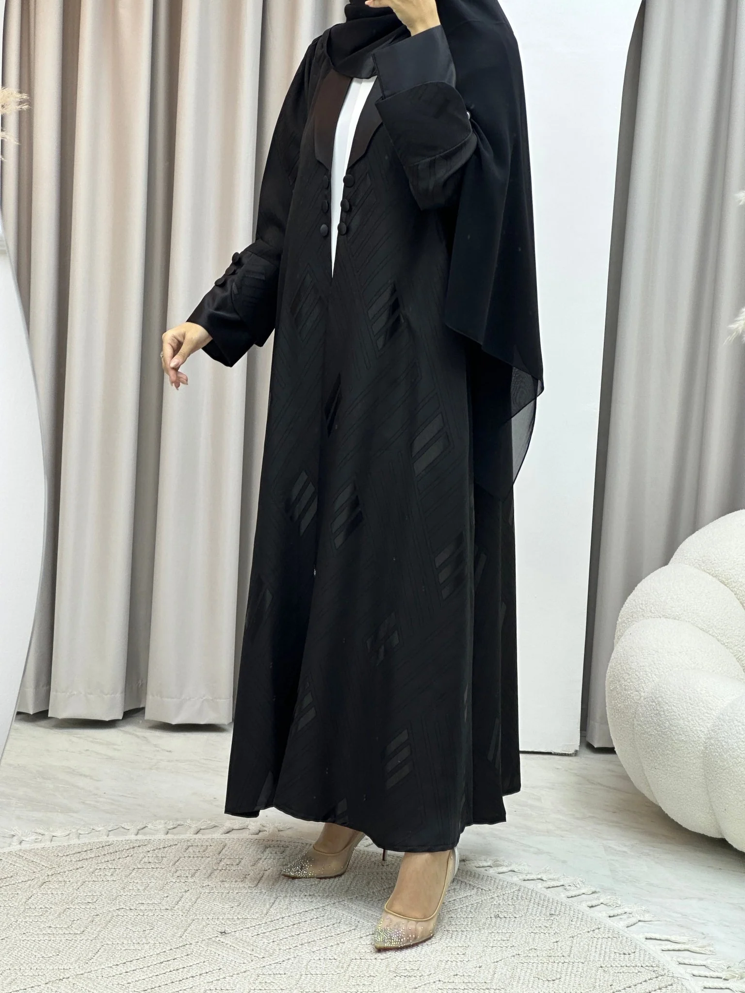 C Coat Jacquard Lined Abaya - Image 4