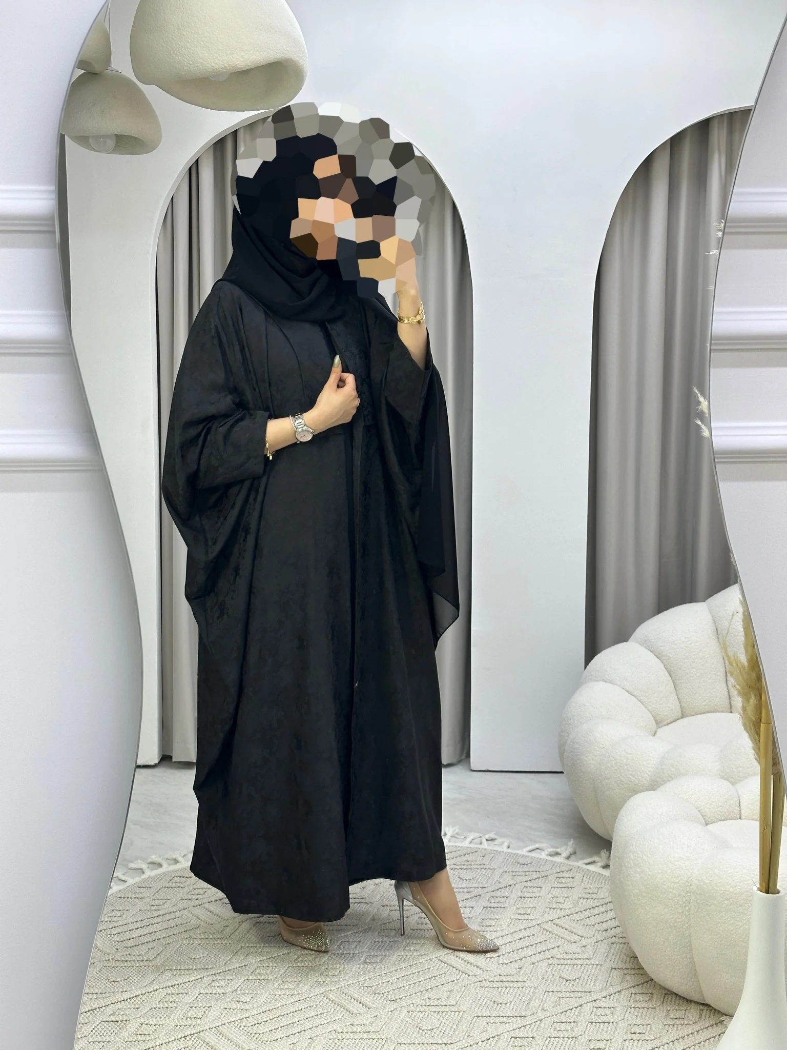 C Floral Black Bisht Abaya - Image 3