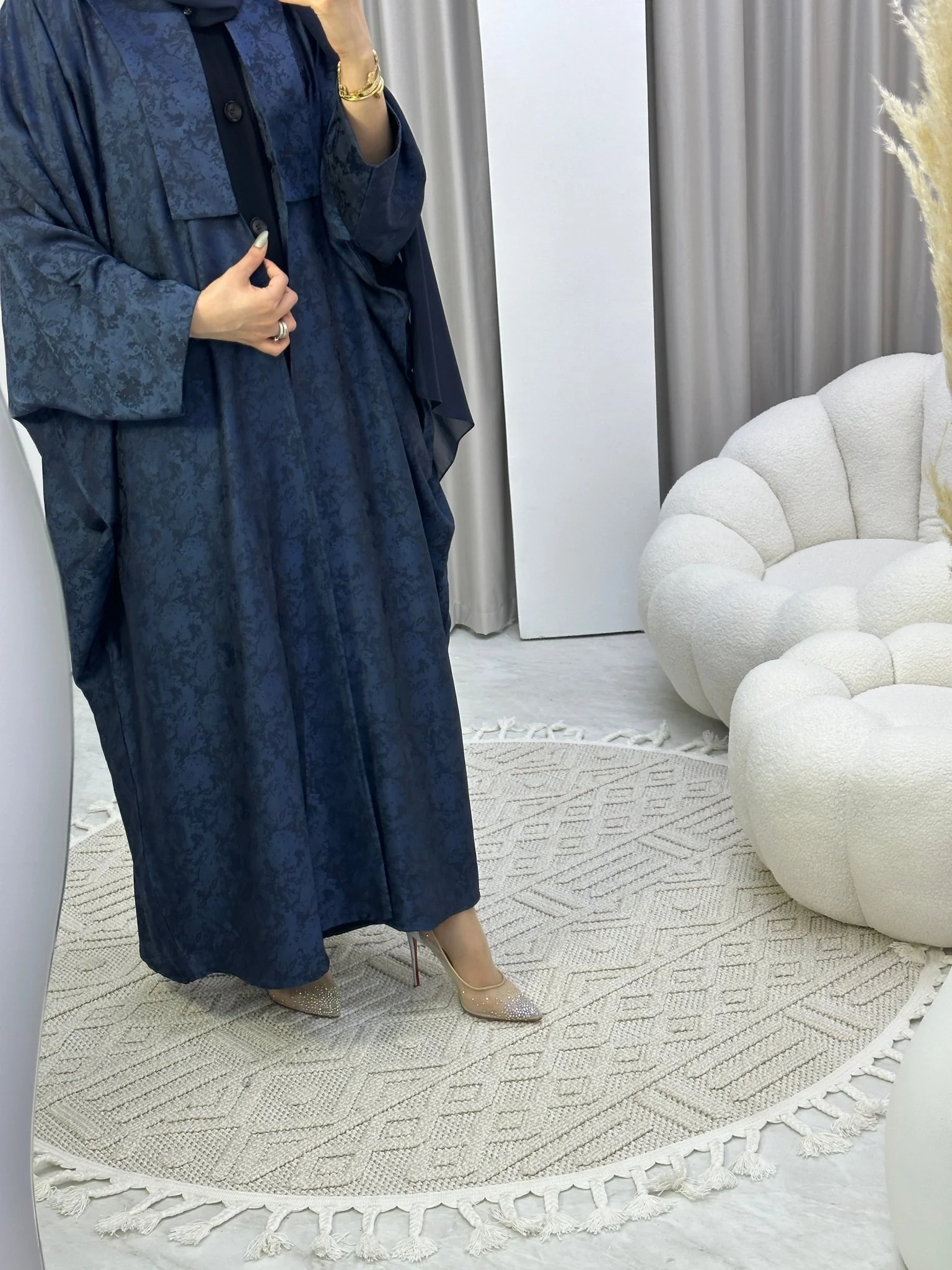 C Floral Blue Bisht Abaya - Image 4