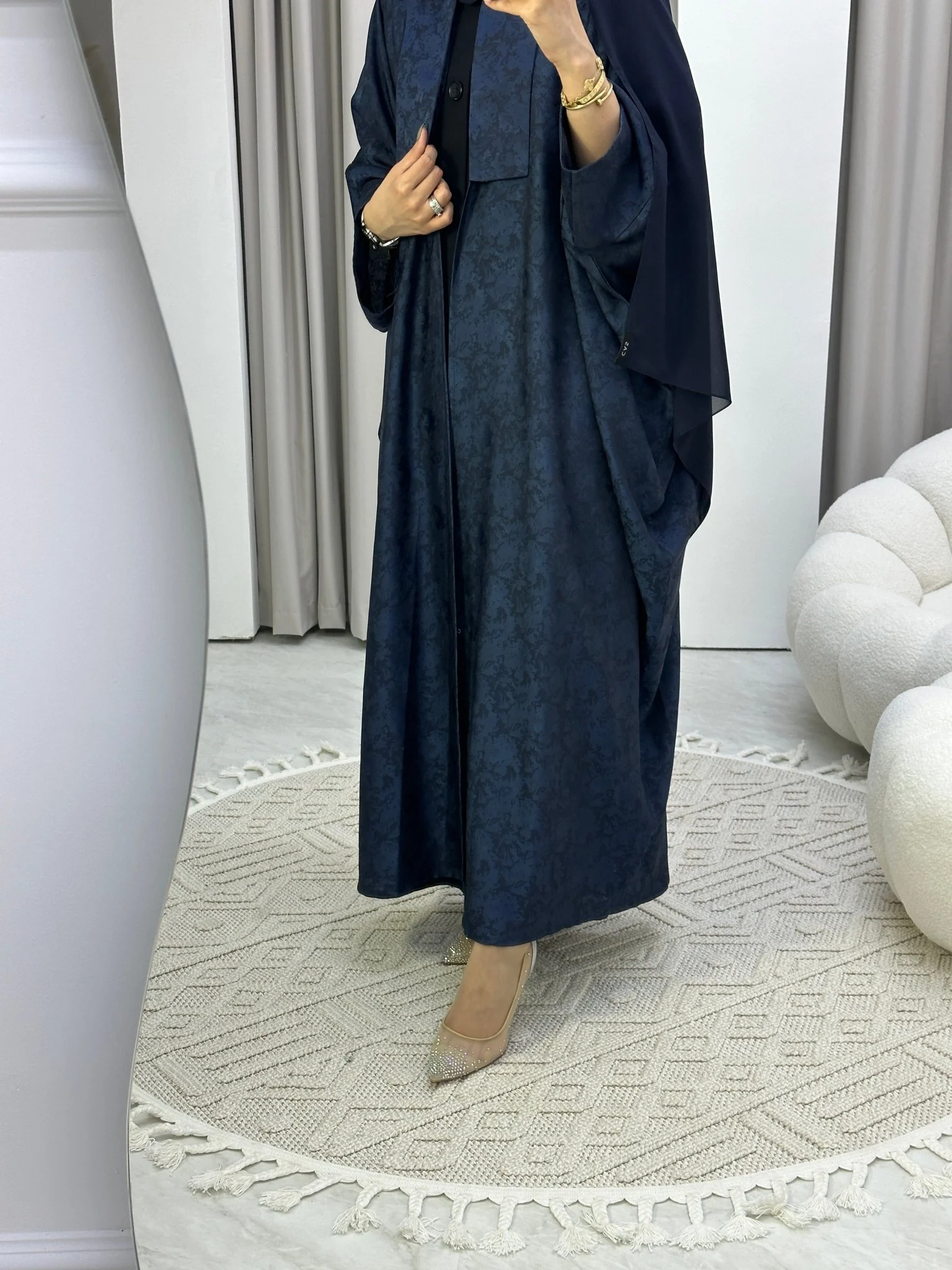 C Floral Blue Bisht Abaya - Image 5