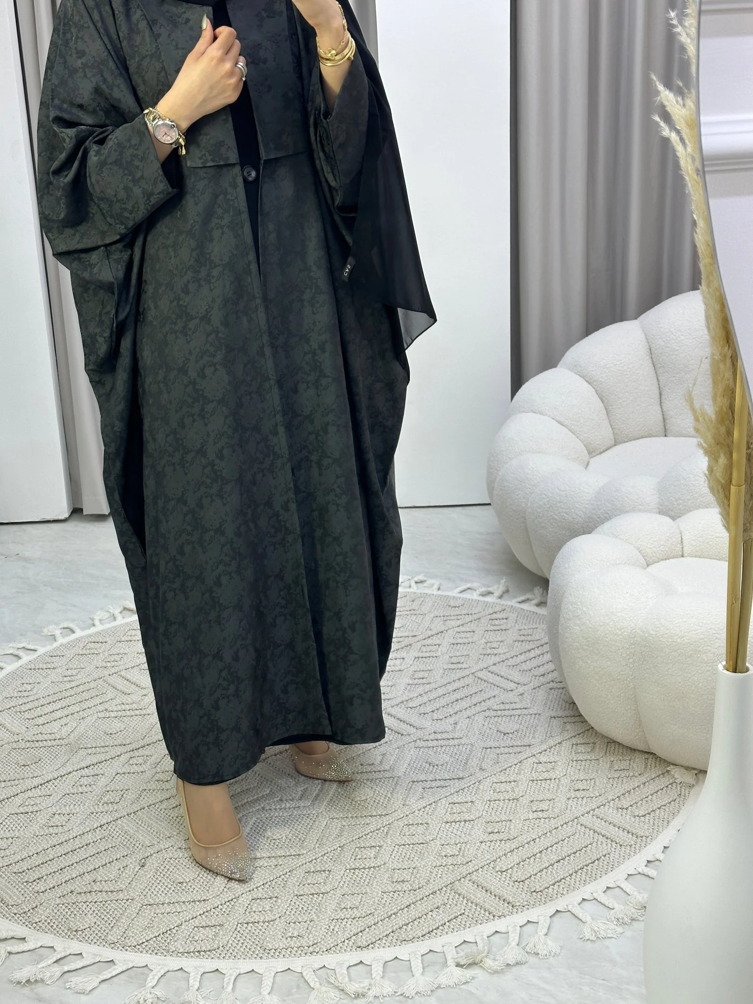 C Floral Grey Bisht Abaya - Image 4
