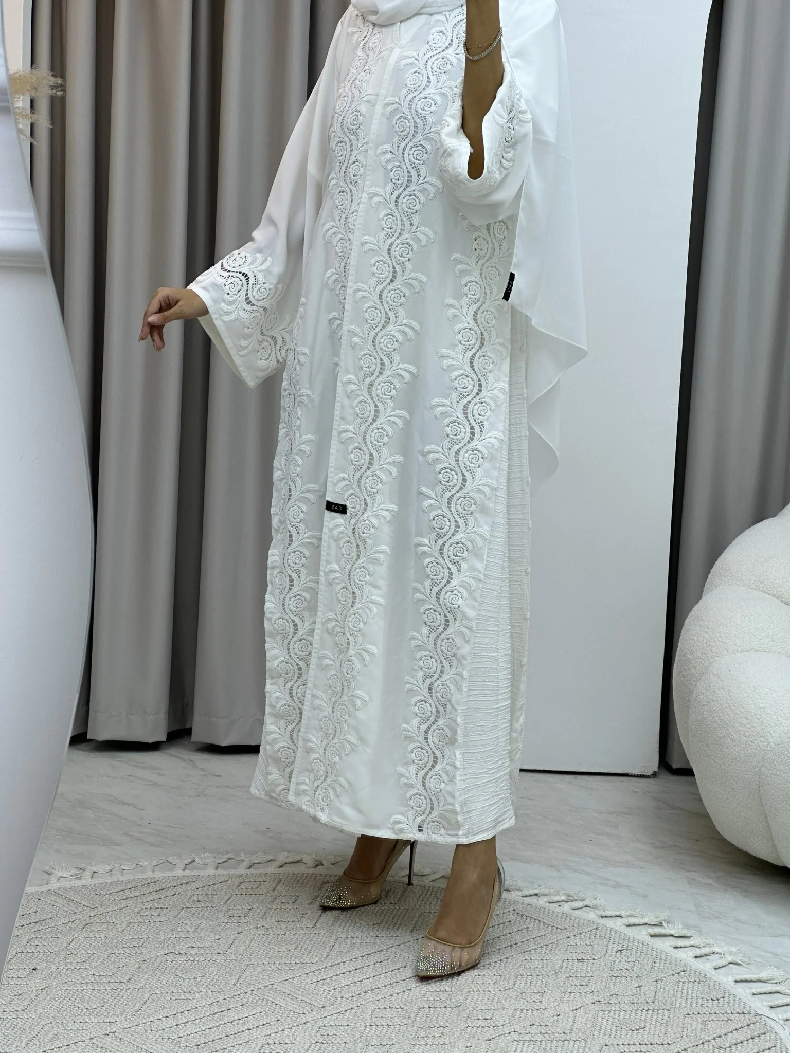 C Lace Panel White Abaya - Image 8