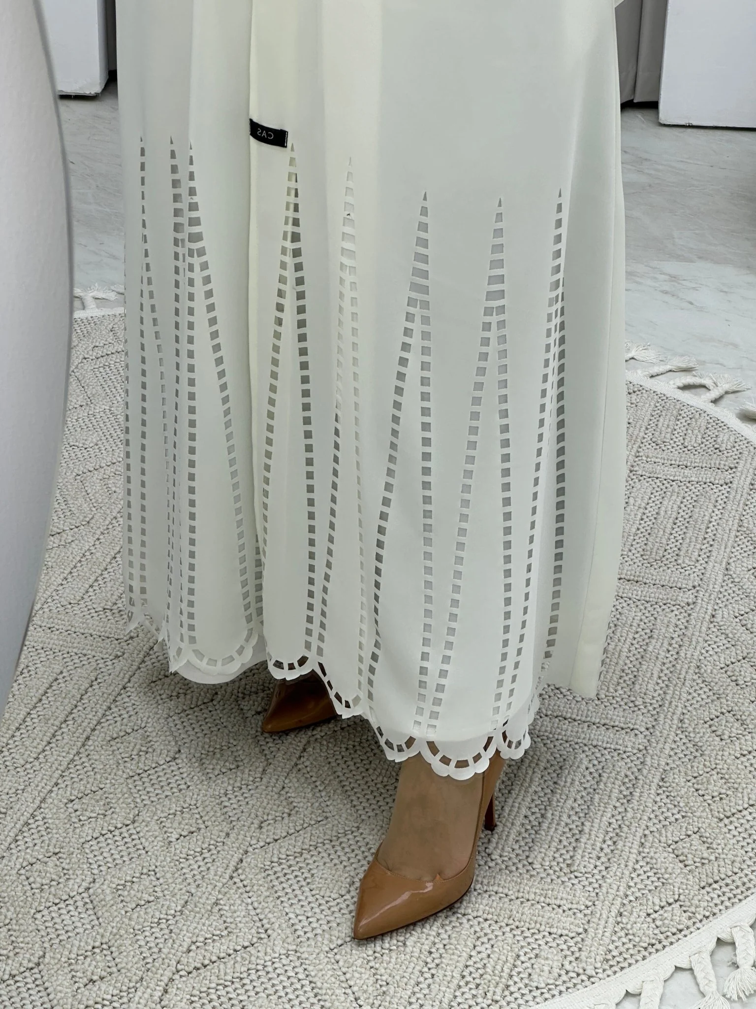 C Laser Cut White Abaya - Image 3