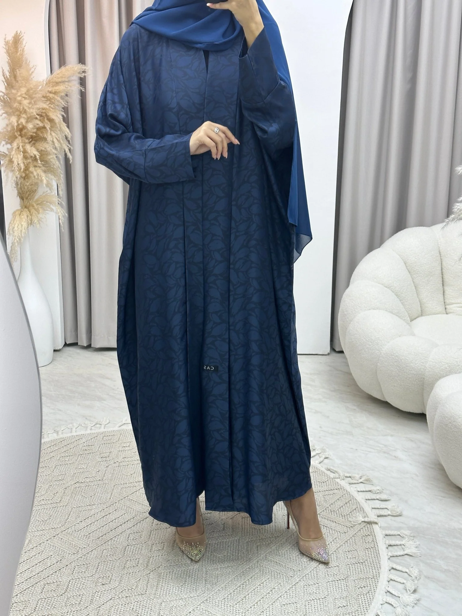 C Leaf Print Blue Bisht Abaya - Image 5