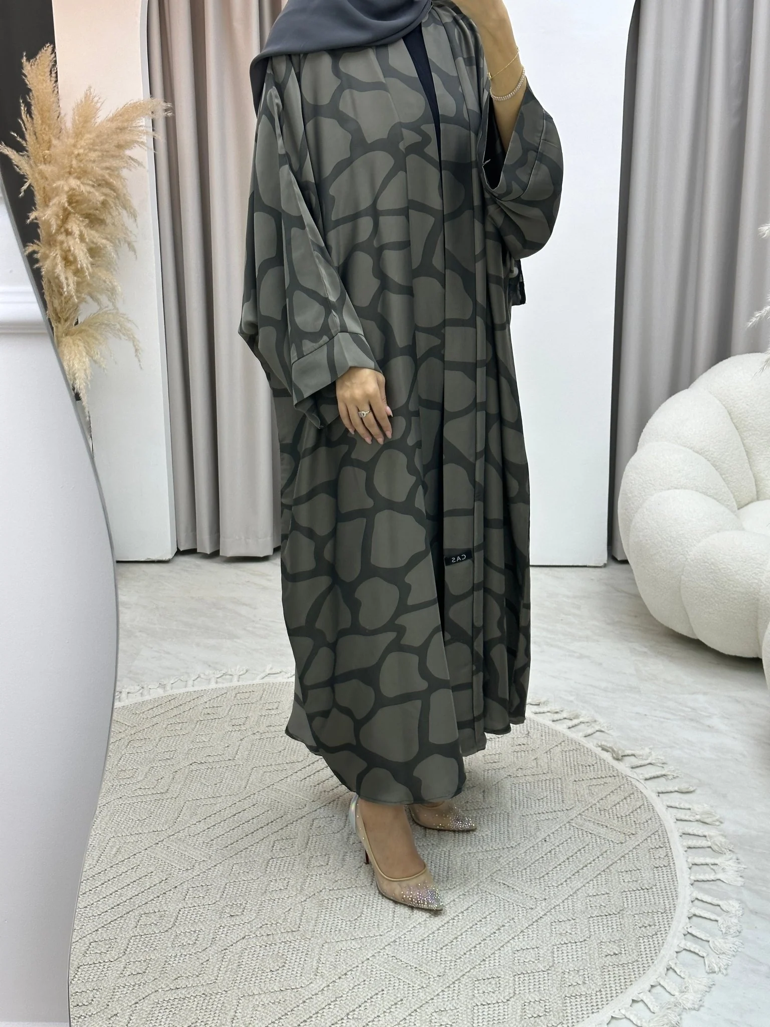 C Marble Geometric Bisht Beige Abaya - Image 8