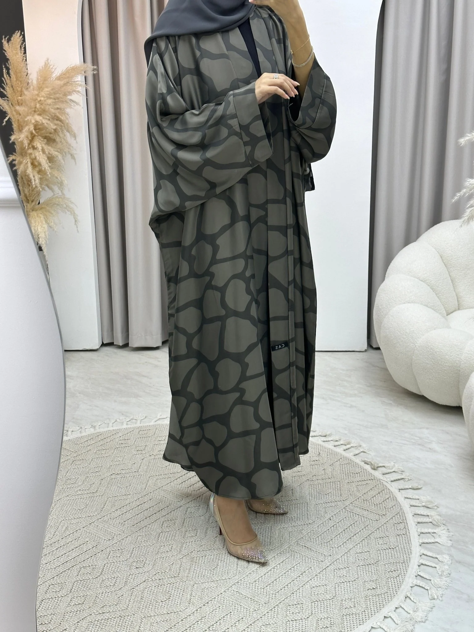C Marble Geometric Bisht Beige Abaya - Image 9