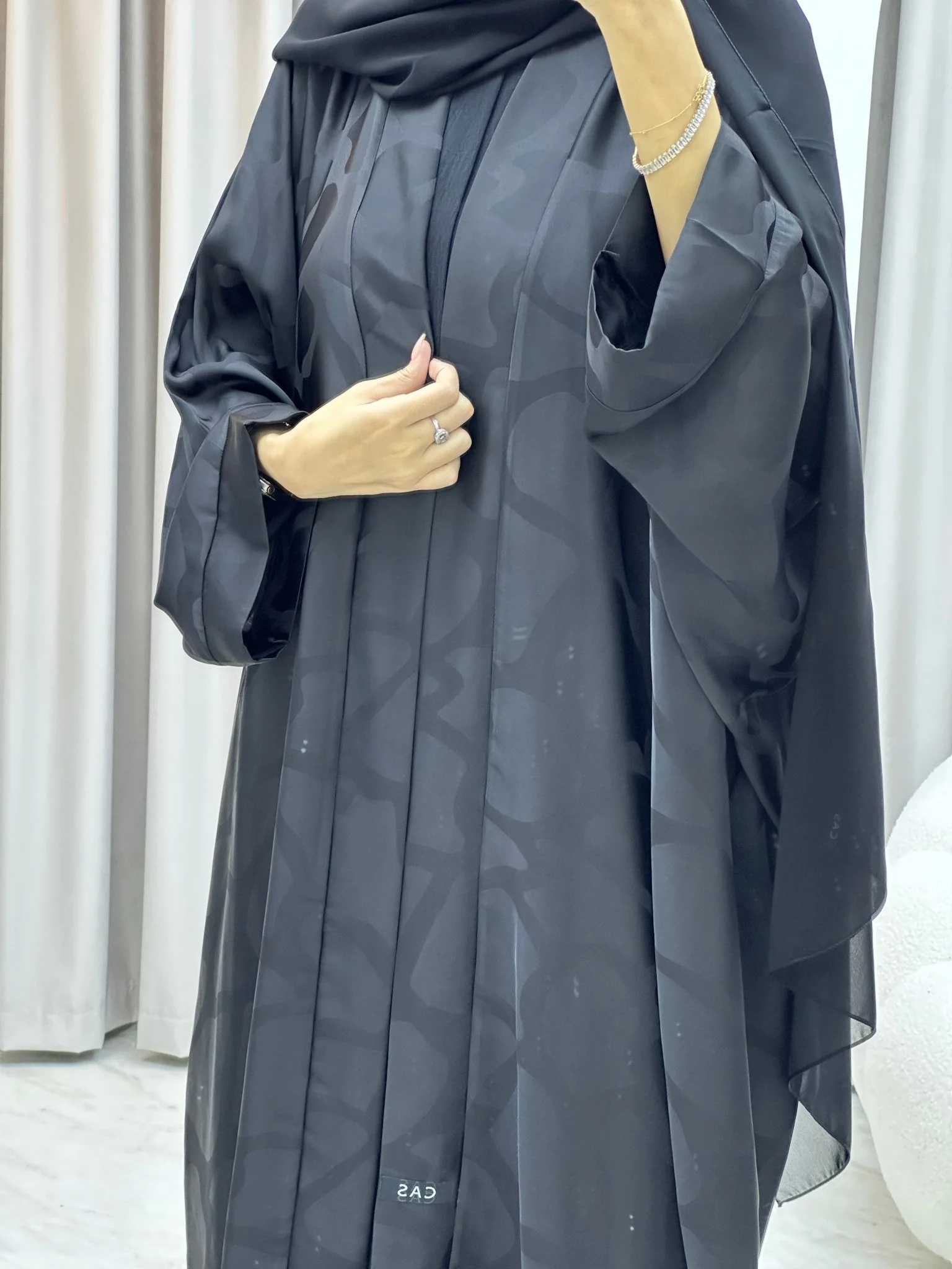 C Marble Geometric Bisht Black Abaya - Image 2
