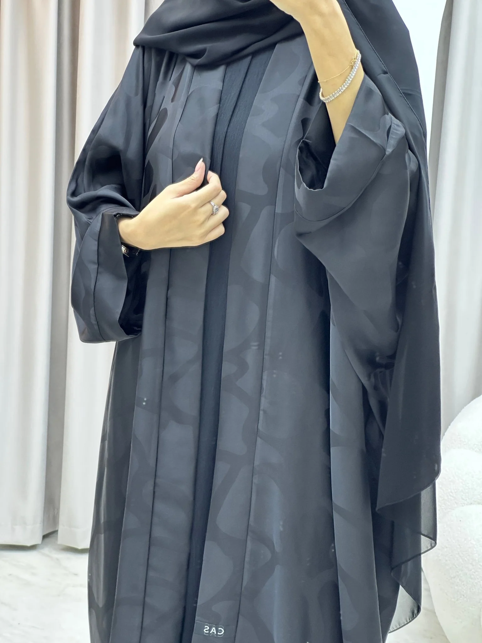 C Marble Geometric Bisht Black Abaya - Image 4