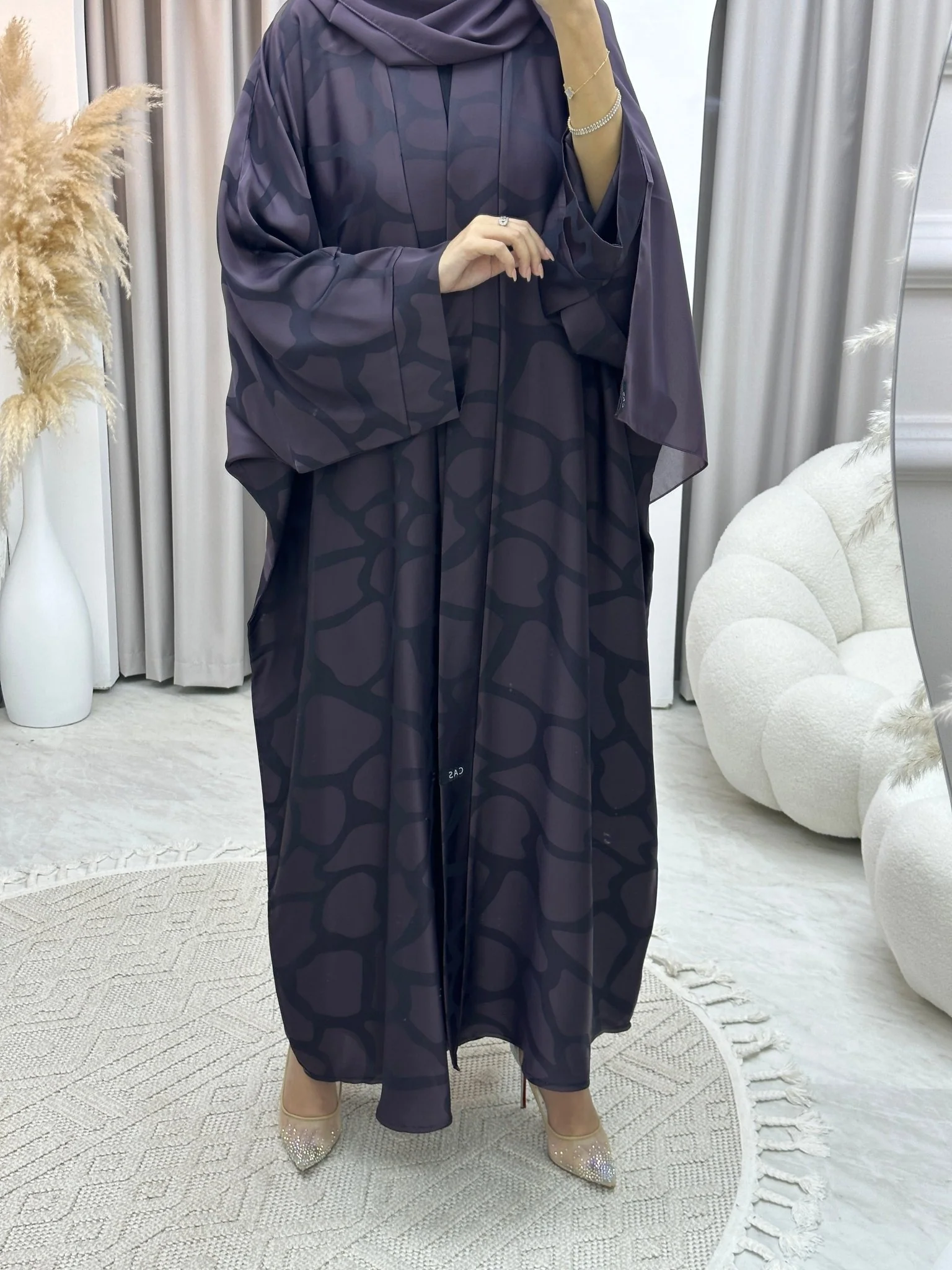 C Marble Geometric Bisht Purple Abaya - Image 4