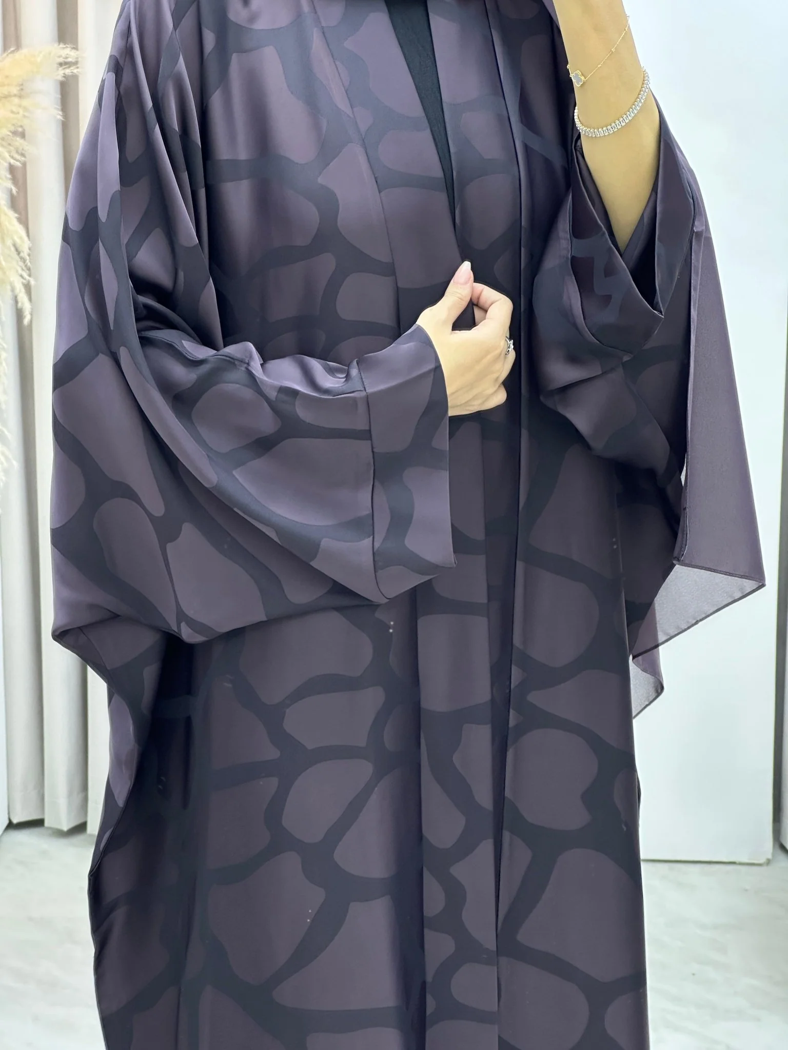 C Marble Geometric Bisht Purple Abaya - Image 8