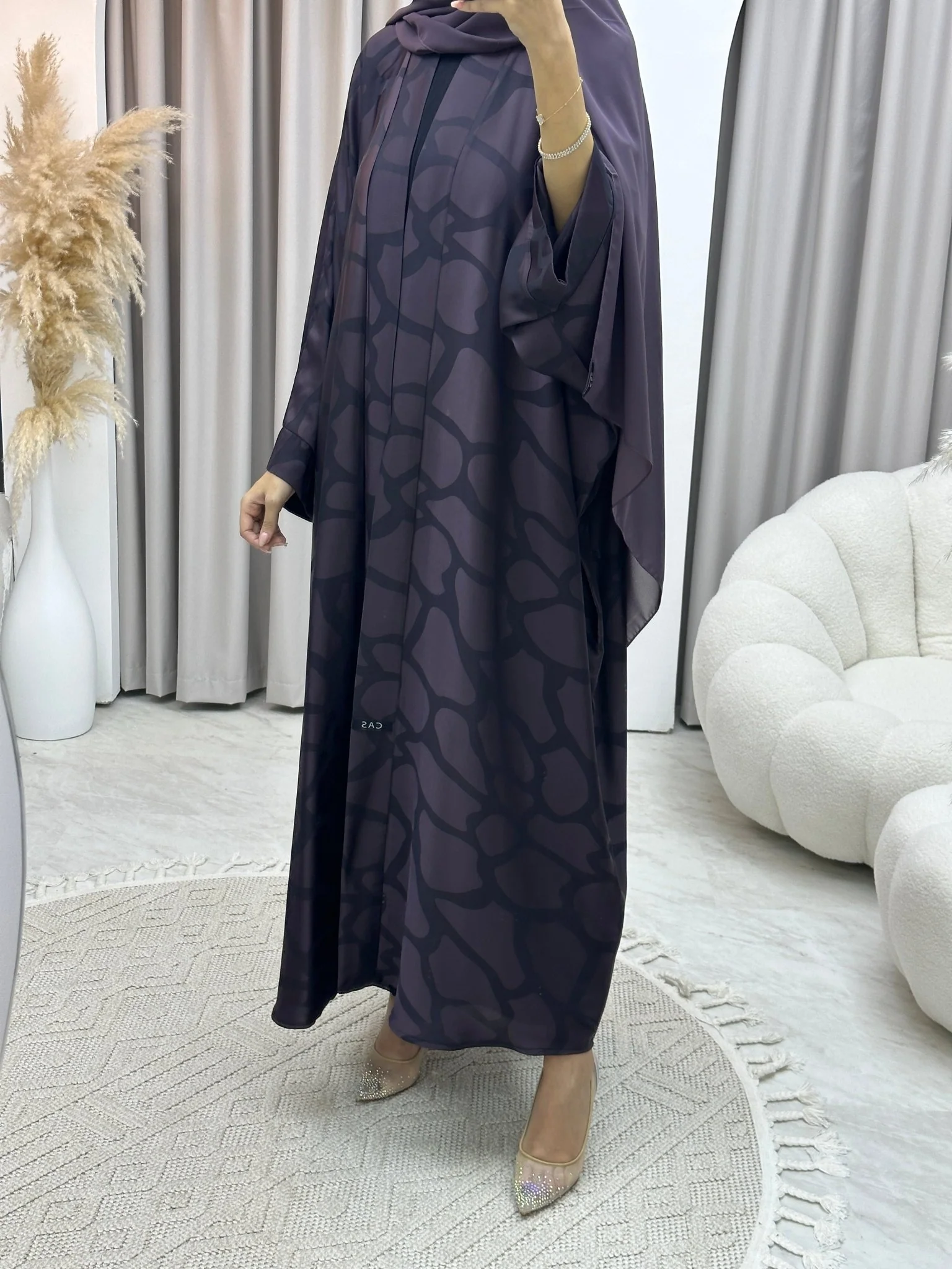 C Marble Geometric Bisht Purple Abaya - Image 9