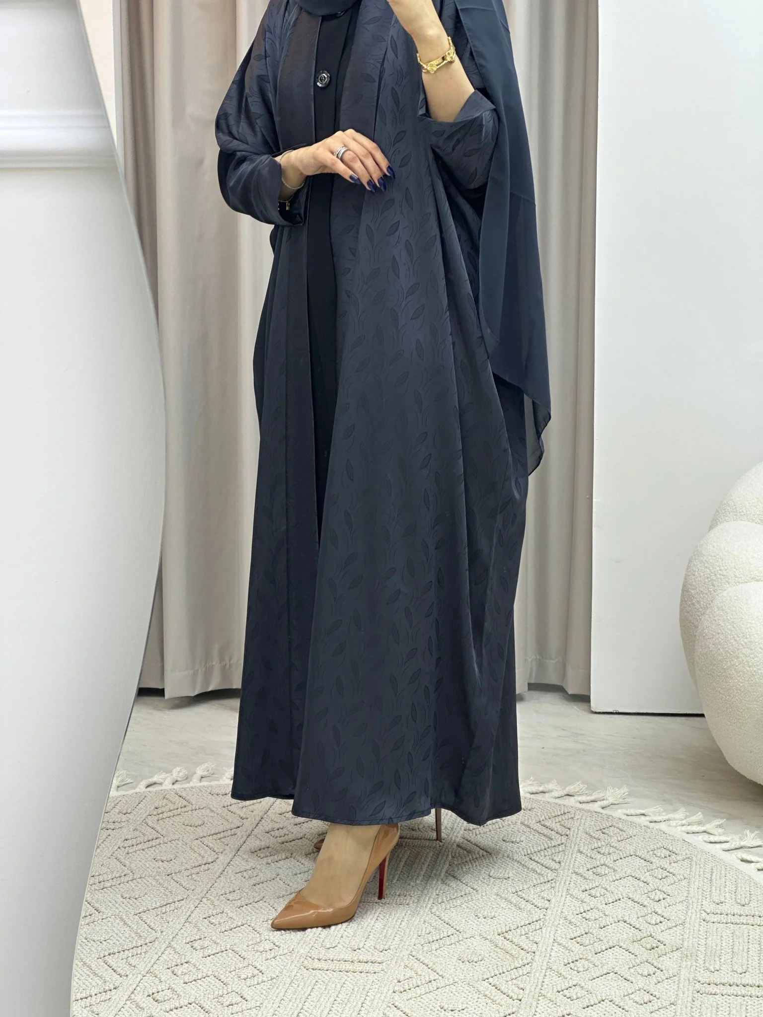 C Navy Blue Leaf Bisht Abaya - Image 3