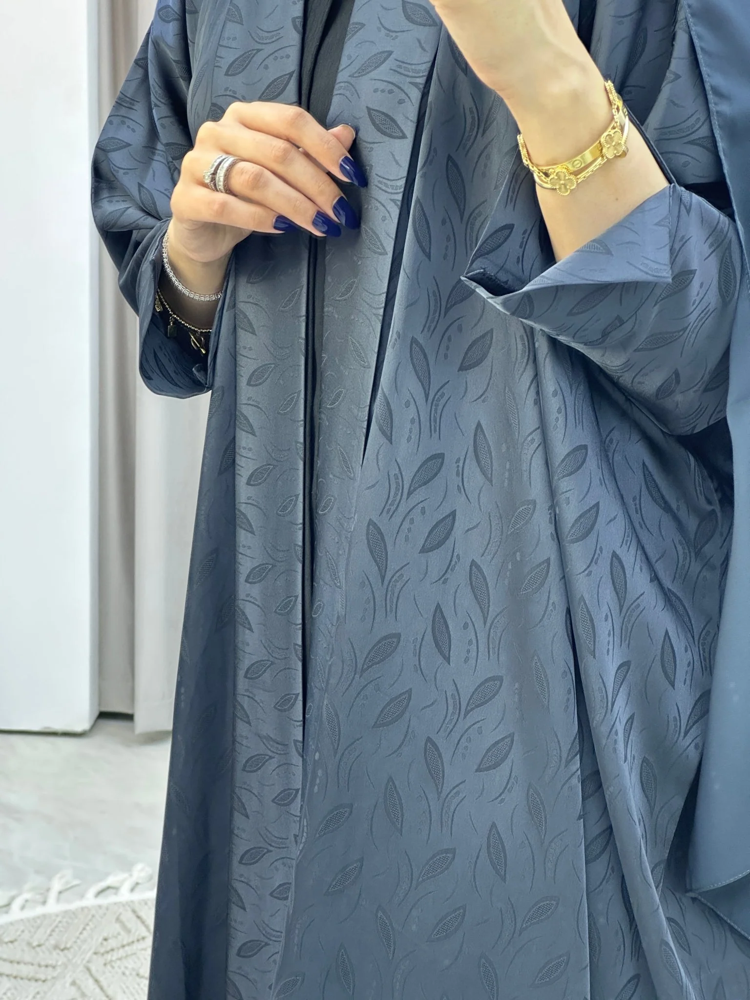 C Navy Blue Leaf Bisht Abaya - Image 5