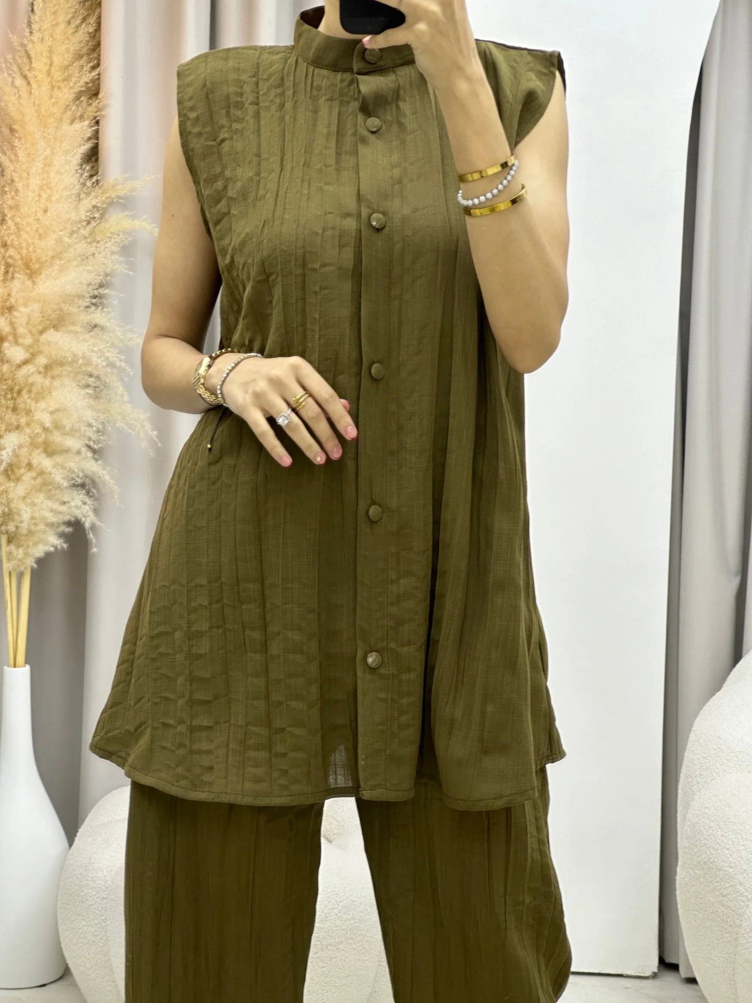 C Olive Green Pleated Linen Inner Set - Image 2
