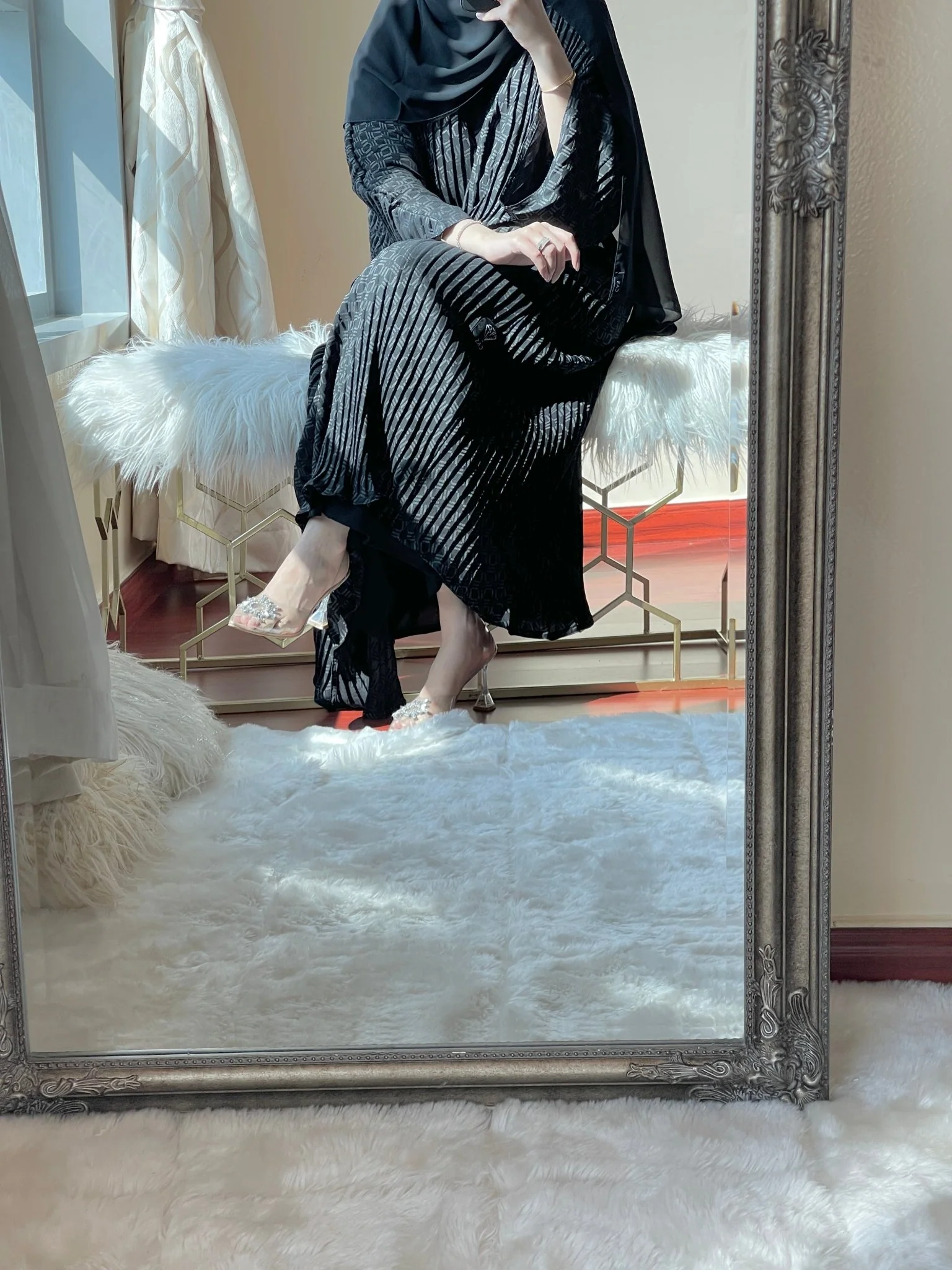 C-Pleated-Black-Grey-Geometric-Abaya - Image 4