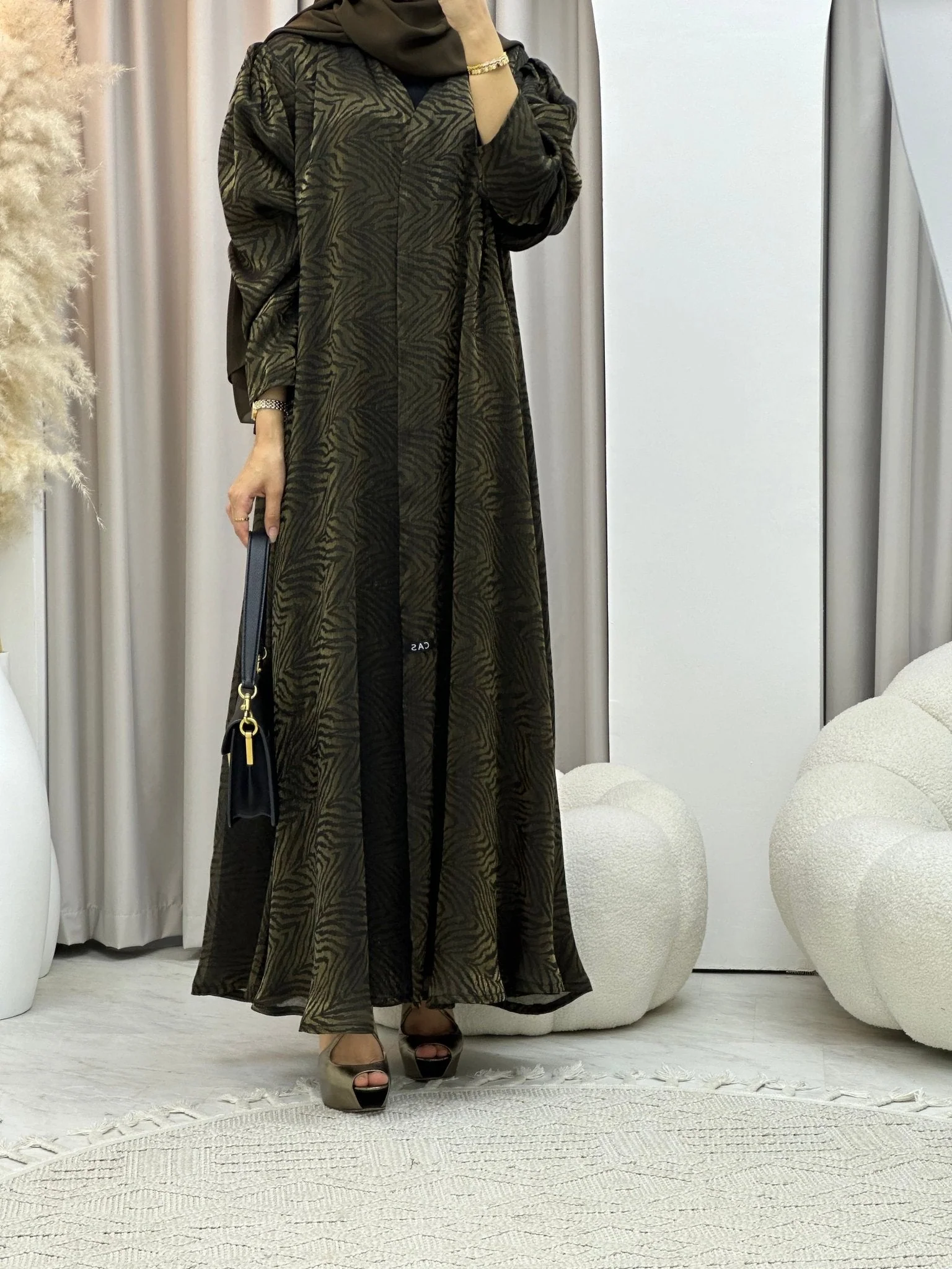 C RTW 0308-02 Gold Printed Abaya
