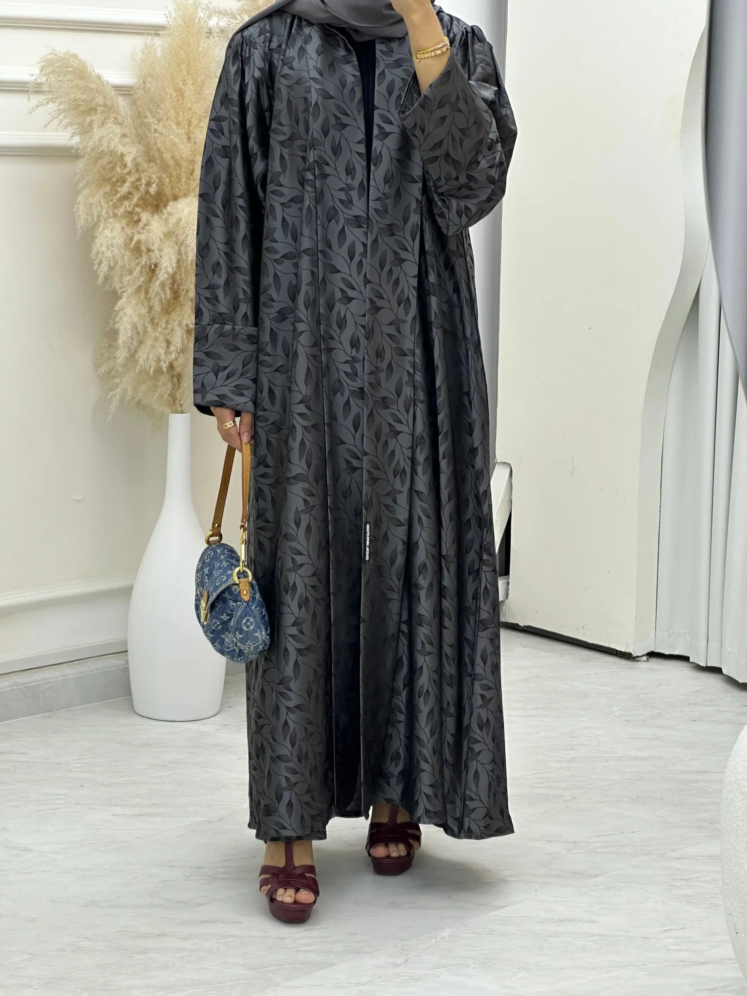 C RTW 0632-04 Grey Leaf Print Abaya - Image 3