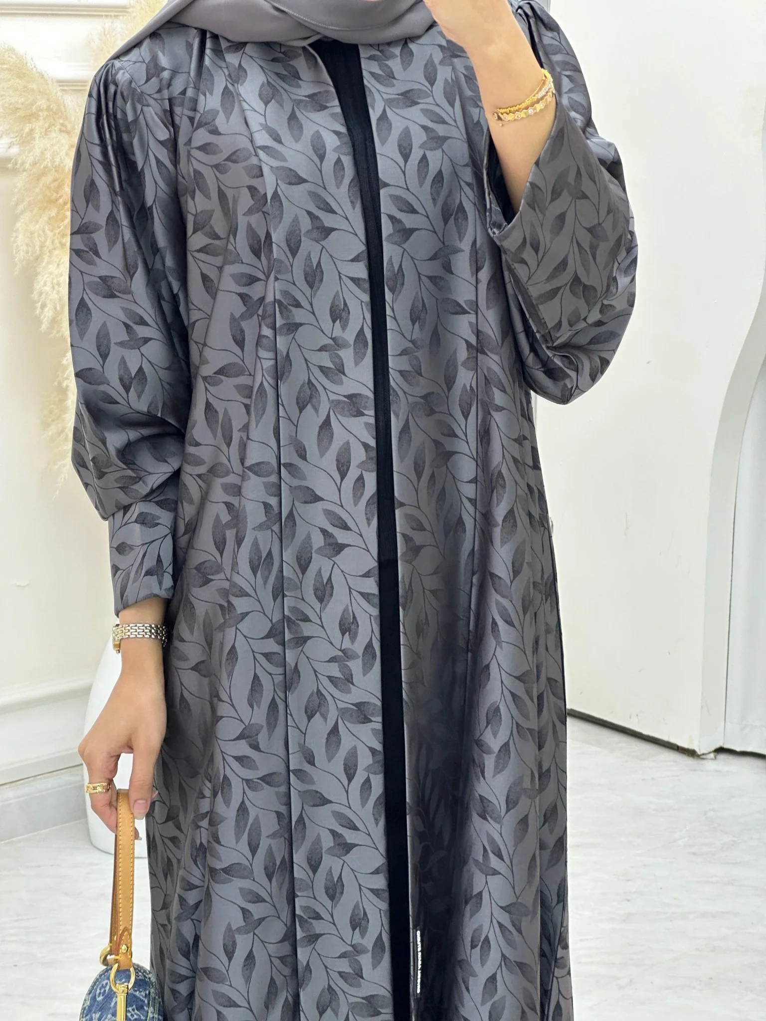 C RTW 0632-04 Grey Leaf Print Abaya - Image 4