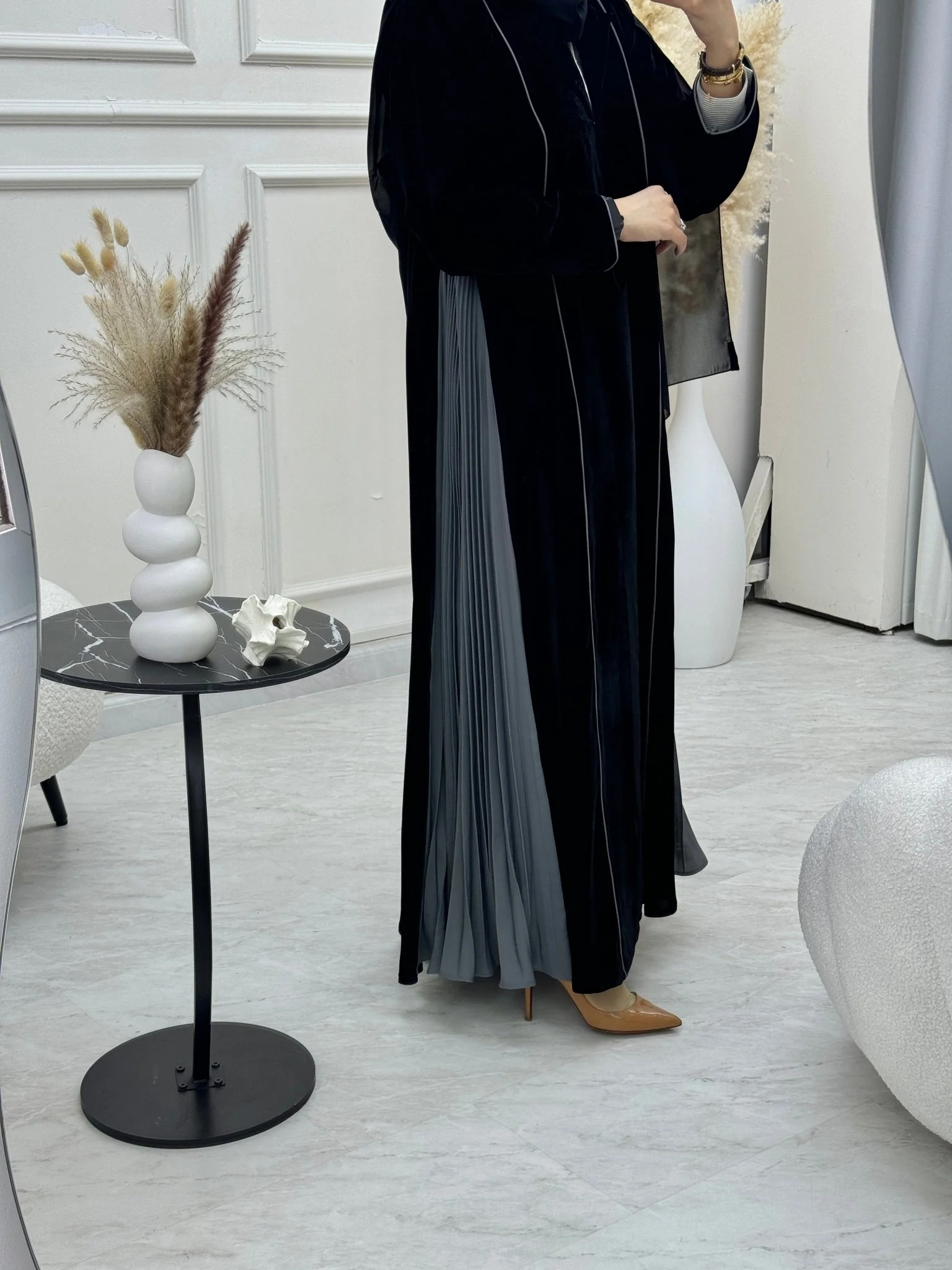 C 0679 Pleated Velvet Coat Abaya - Image 5