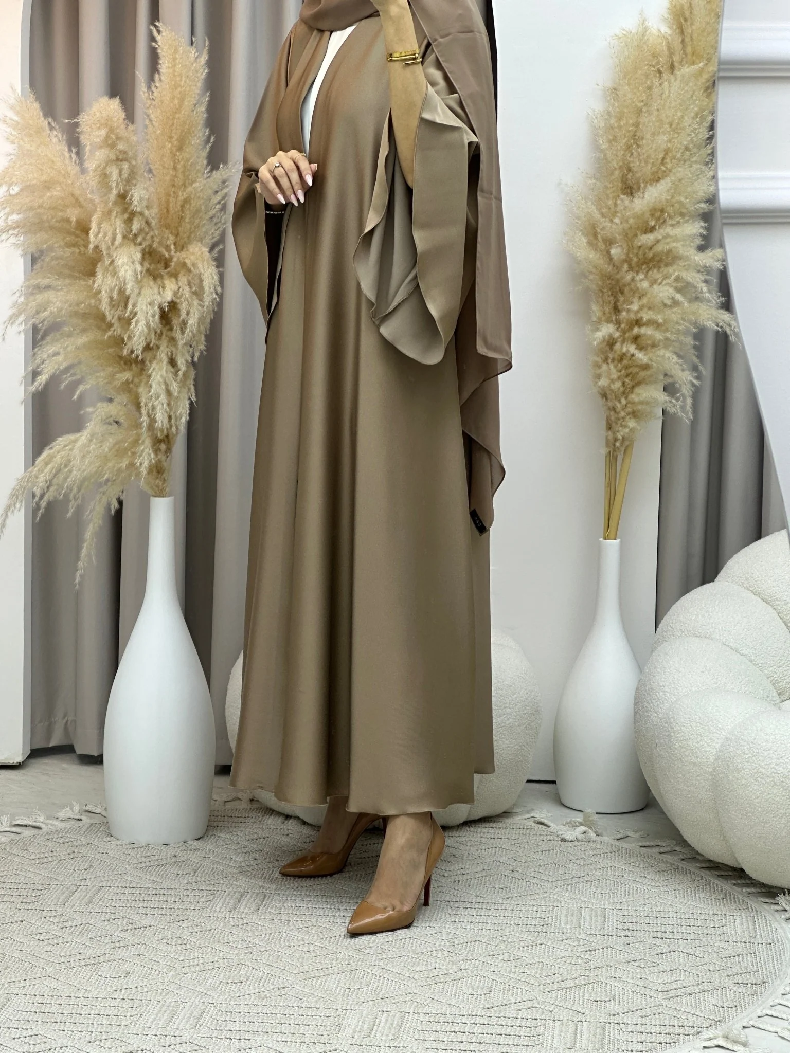 C RTW Beige Kloosh Duotone Abaya - Image 6