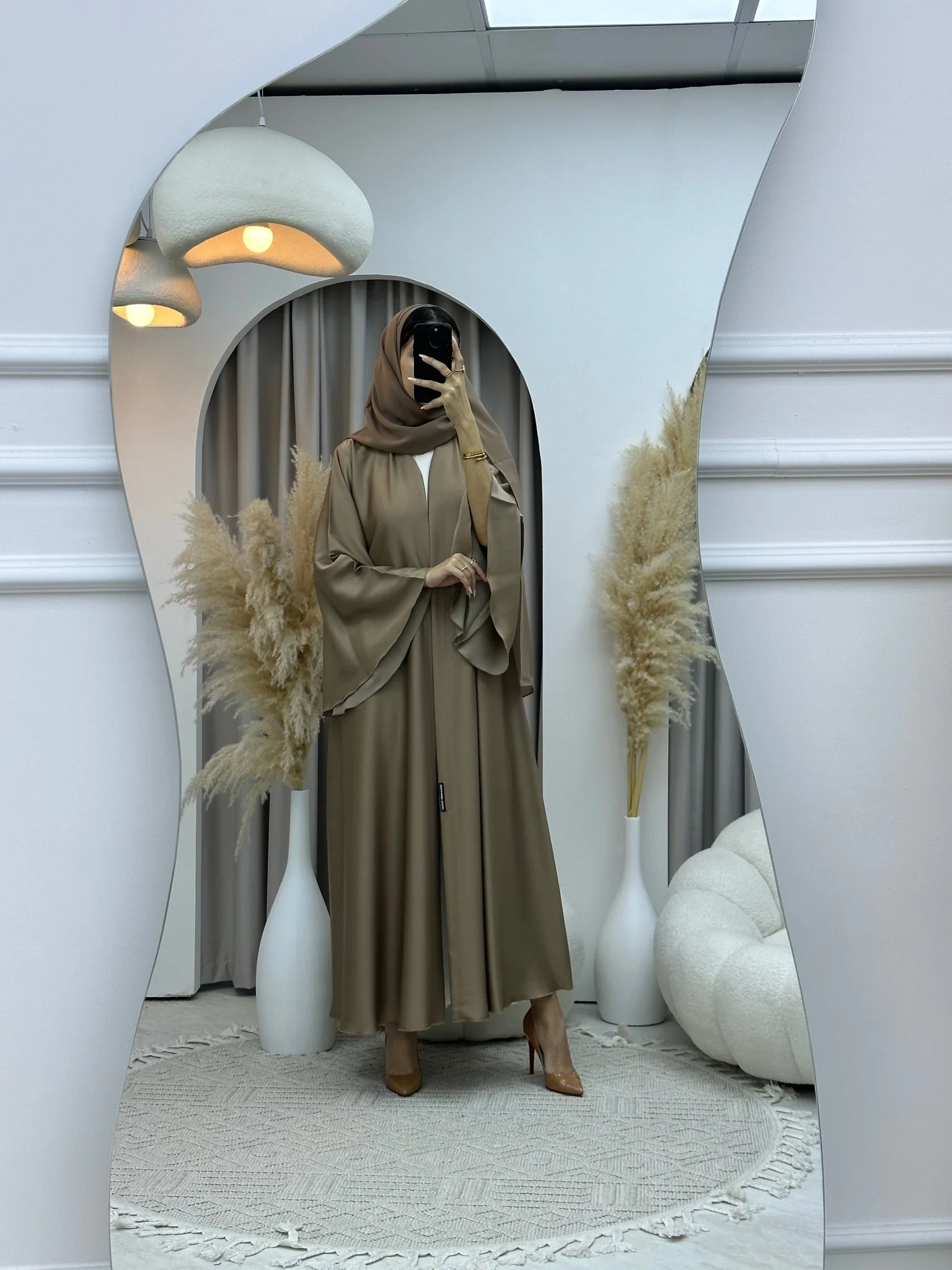 C RTW Beige Kloosh Duotone Abaya - Image 7