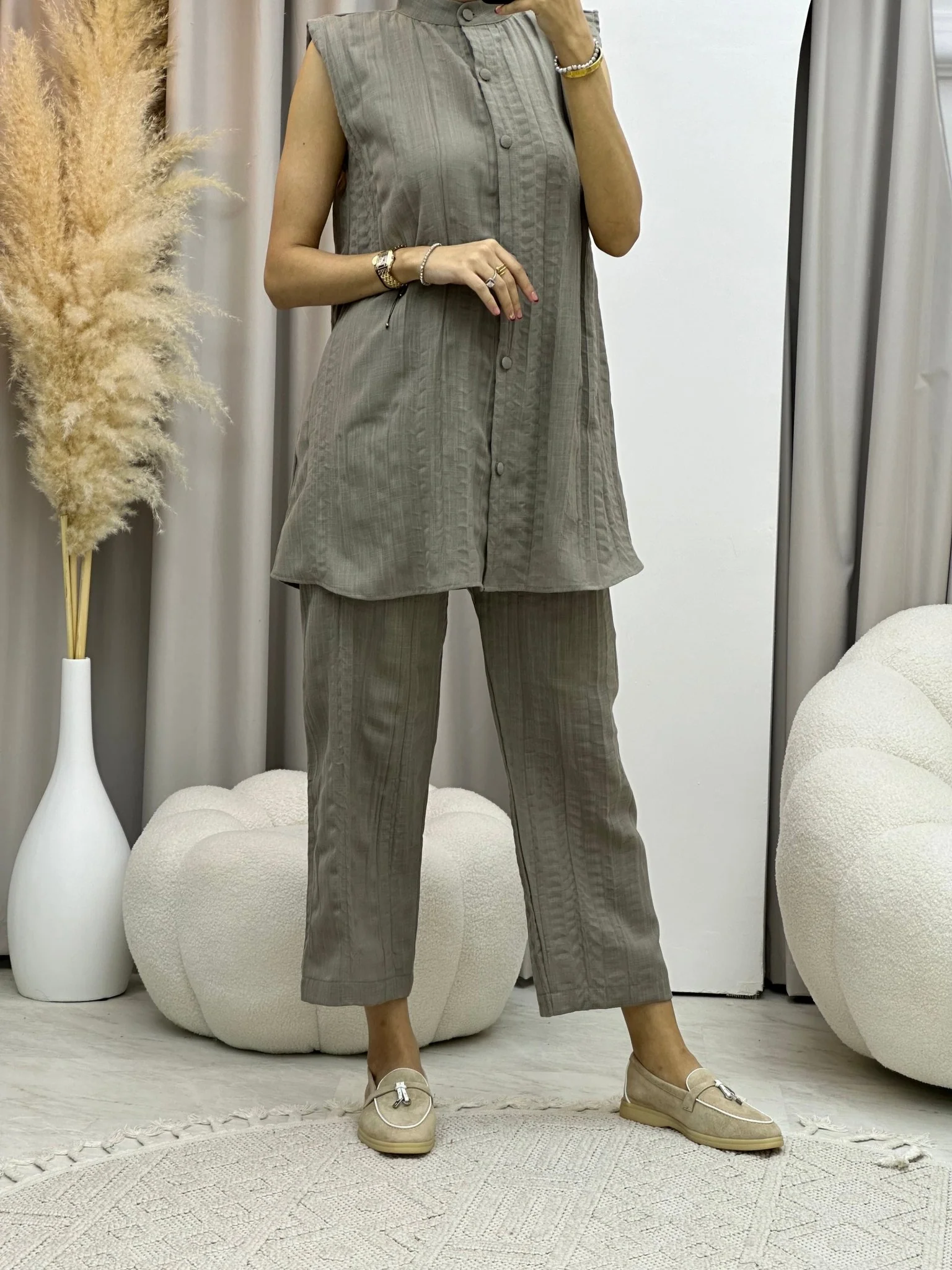C RTW Beige Pleated Linen Inner Set - Image 7