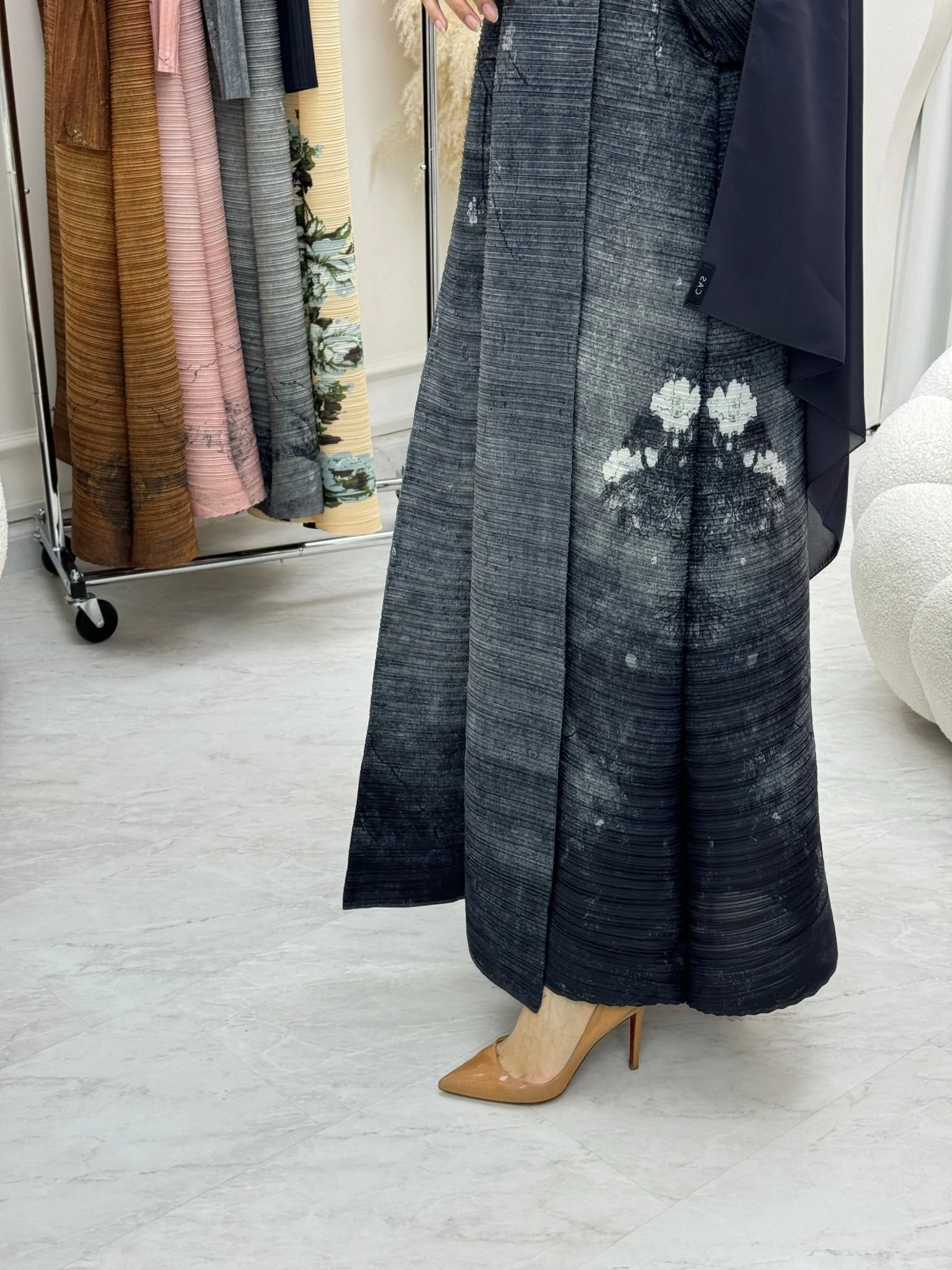 C RTW Dark Grey Pleated Print Abaya - Image 3