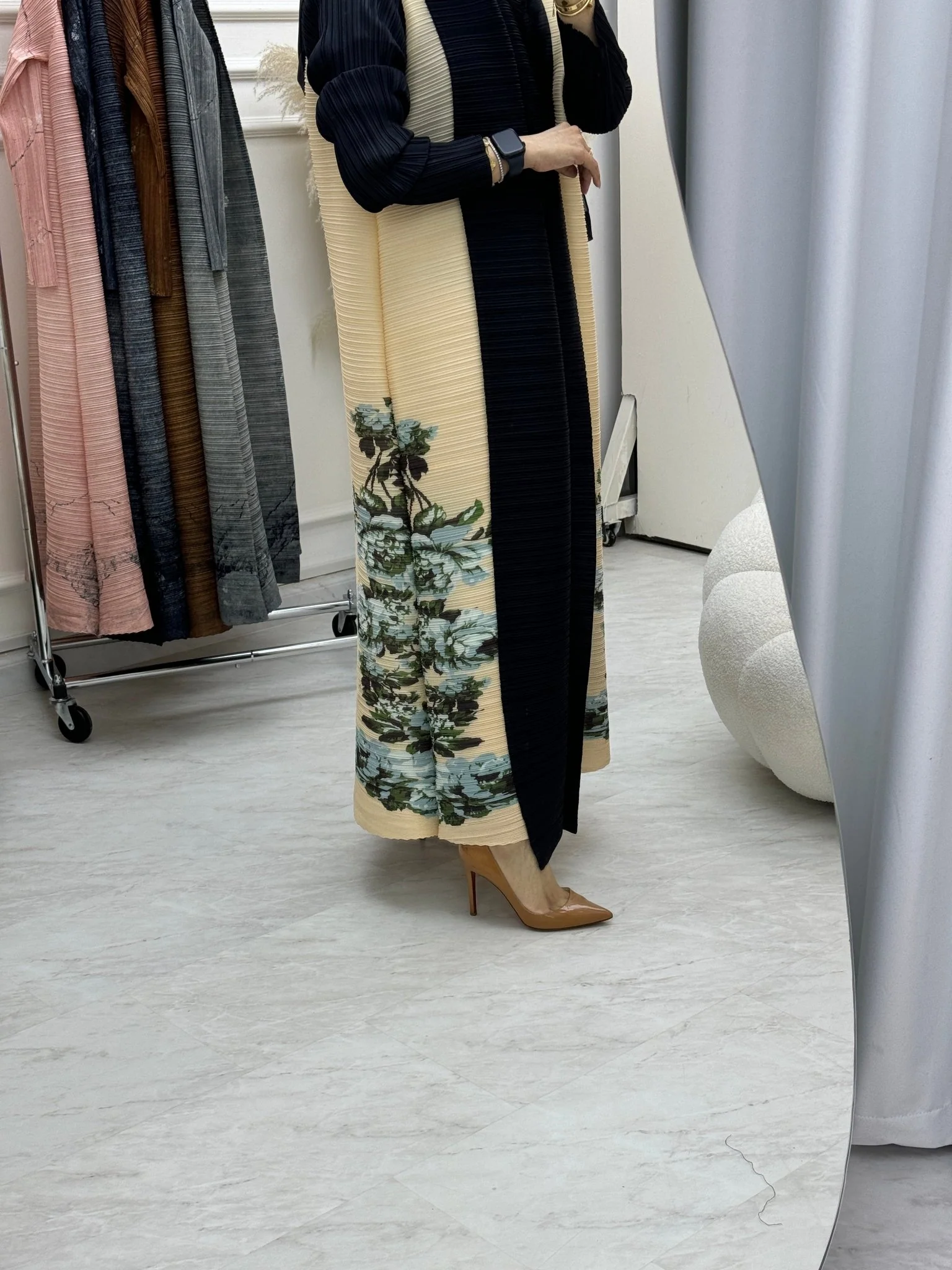 C RTW Navy Blue Cream Pleated Print Abaya - Image 5