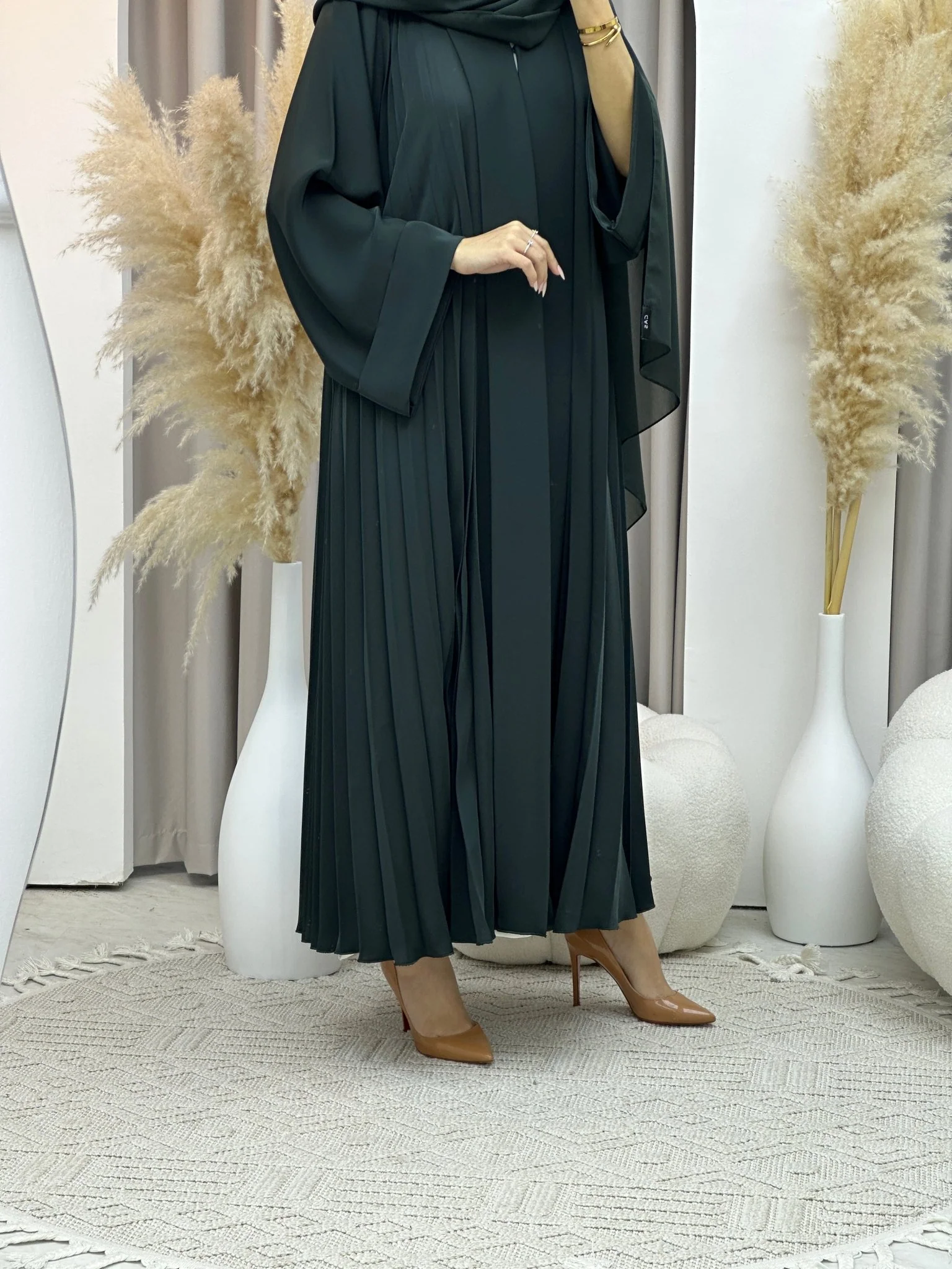 C Plain Green Pleated Abaya - Image 4