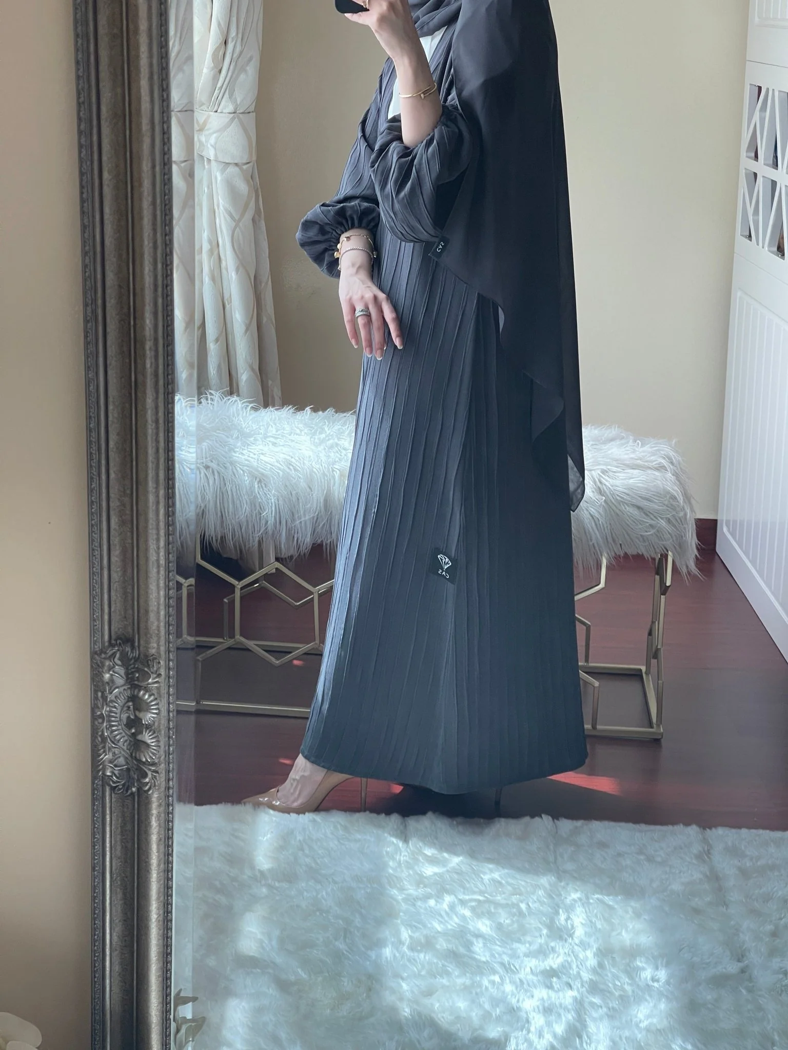 C-RTW-Striped-Grey-Abaya - Image 3