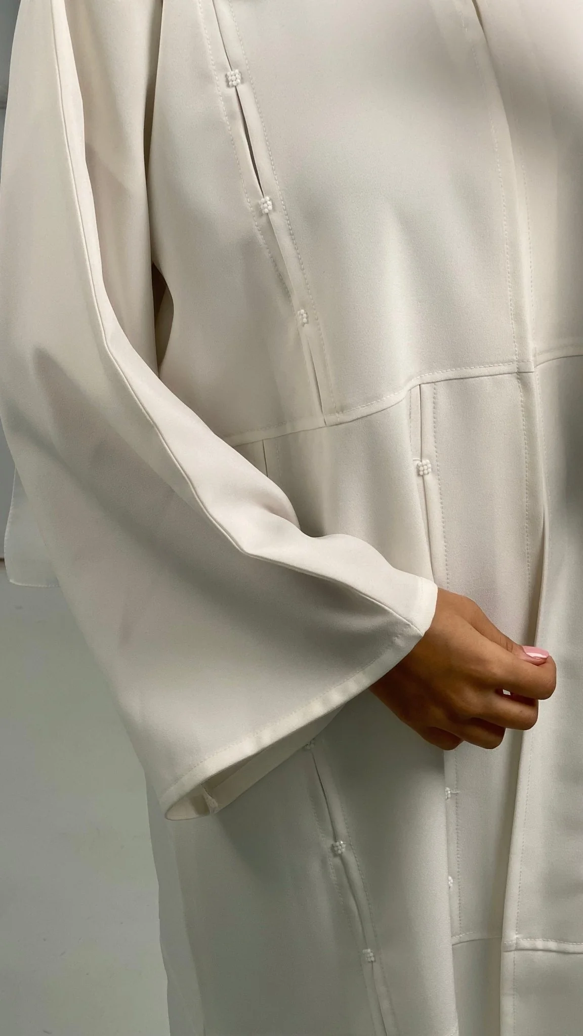 C RTW White Crepe Pleat Abaya - Image 2