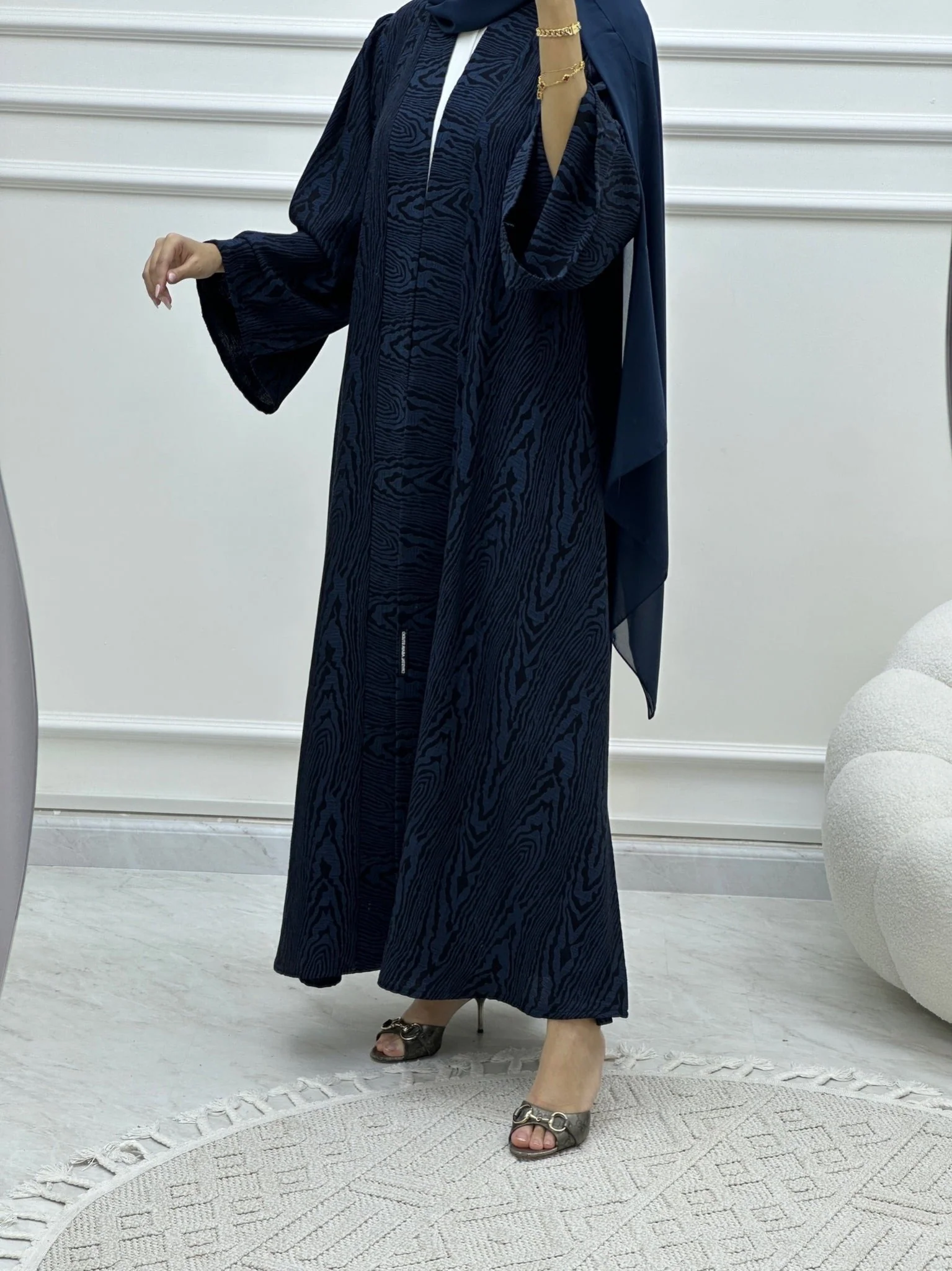 C Swirl Bisht Budget Blue Abaya - Image 6