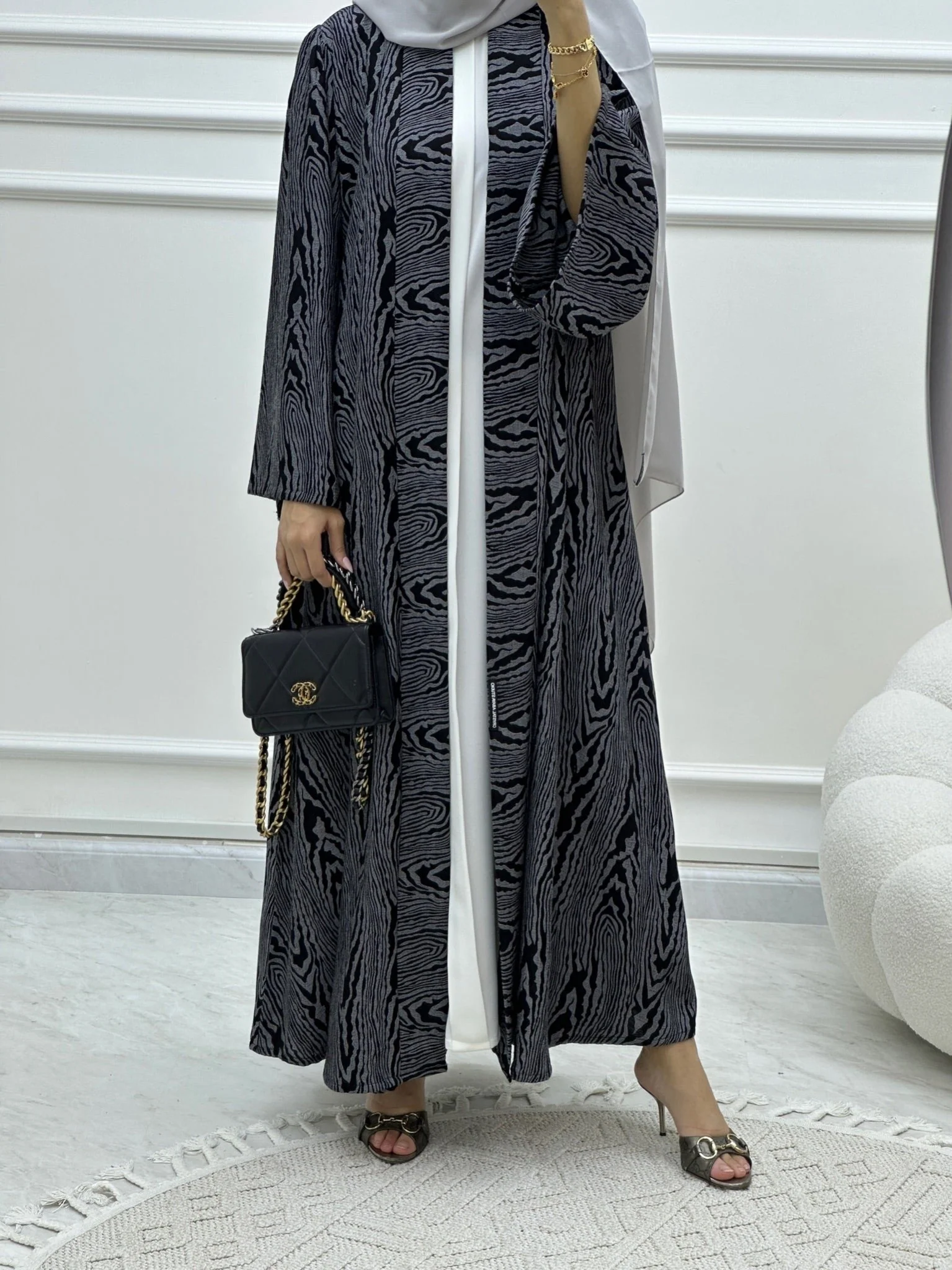 C Swirl Bisht Budget Grey Abaya - Image 10