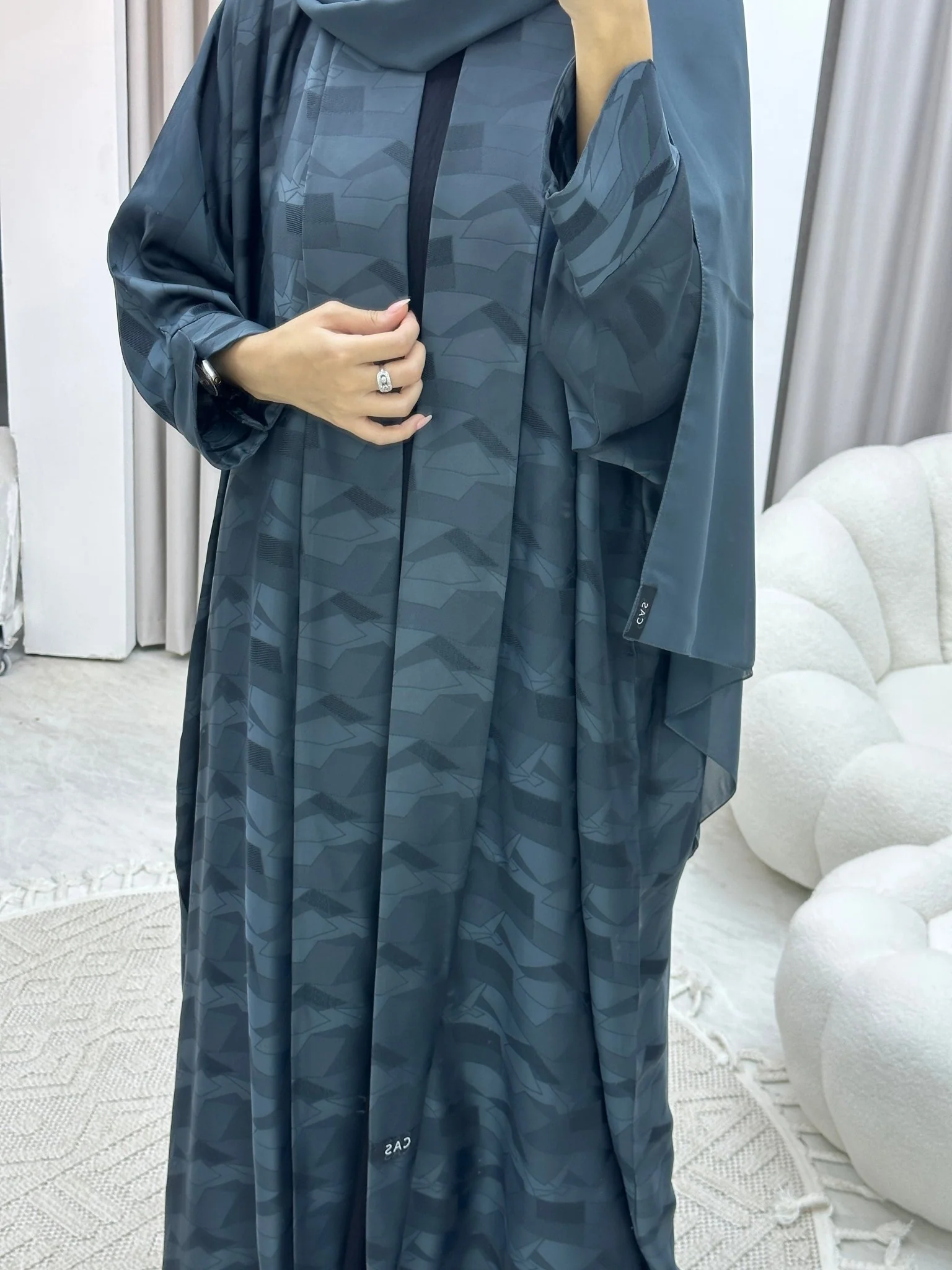 C Triangle Geometric Grey Bisht Abaya - Image 2