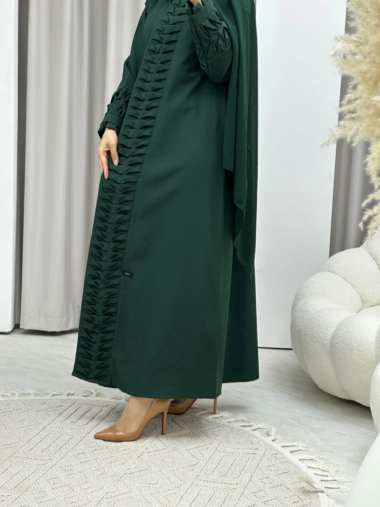 C Triangle Pleats Green Abaya - Image 7
