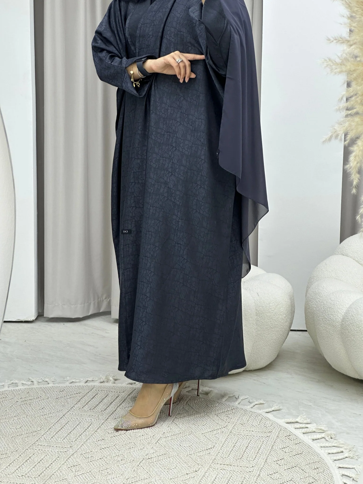 C Web Navy Blue Bisht Abaya - Image 3