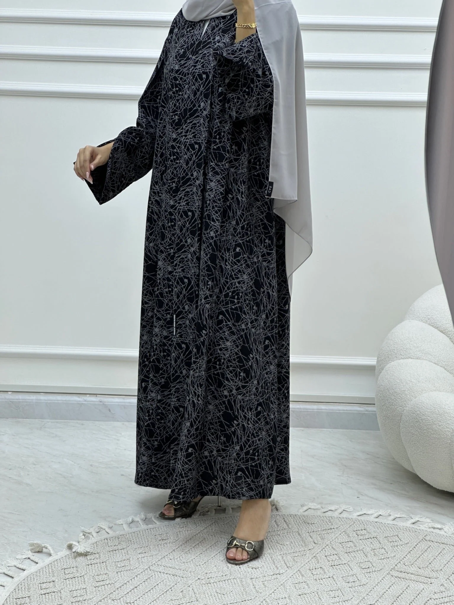 C Web Print Budget Grey Abaya - Image 4