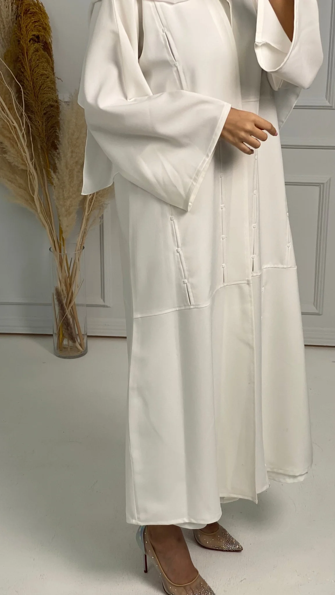 C White Crepe Pleat Abaya - Image 5